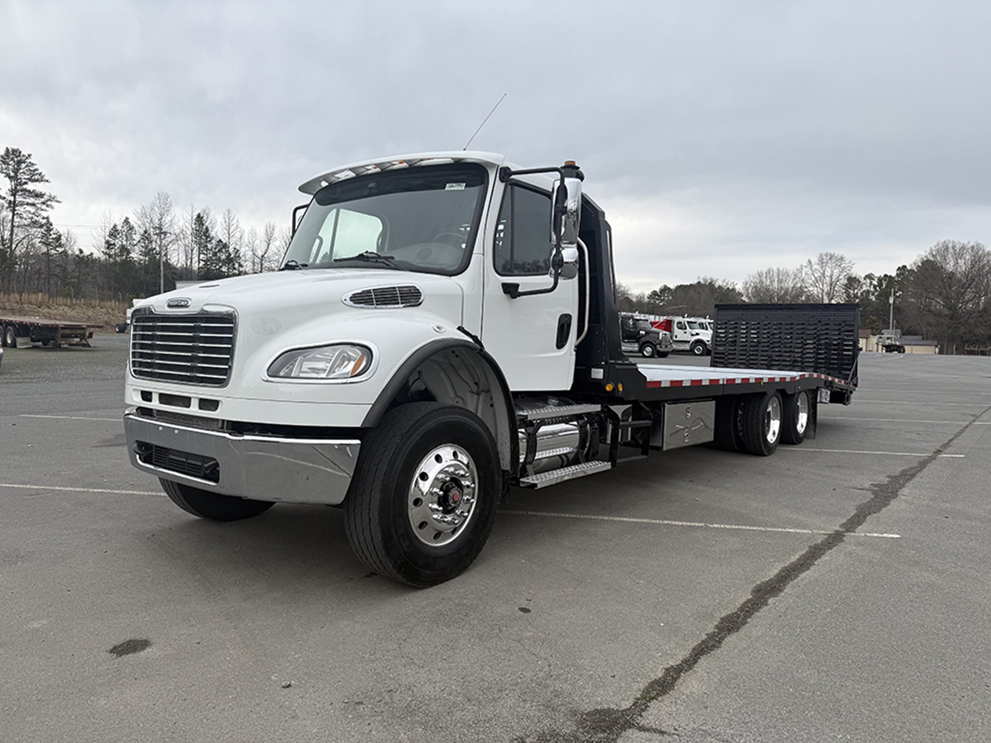 2021 Freightliner M2106 - image 1 of 6