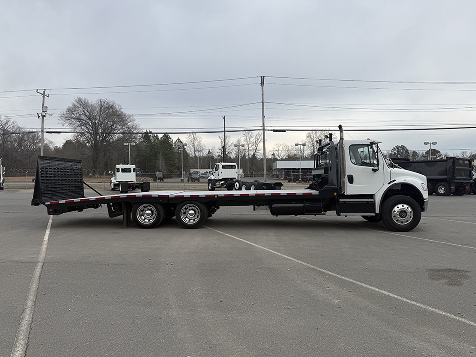 2021 Freightliner M2106 - image 3 of 6