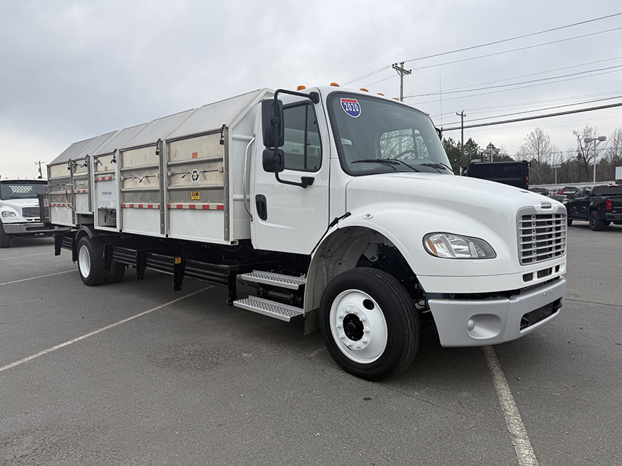 2020 Freightliner M2 106 - image 2