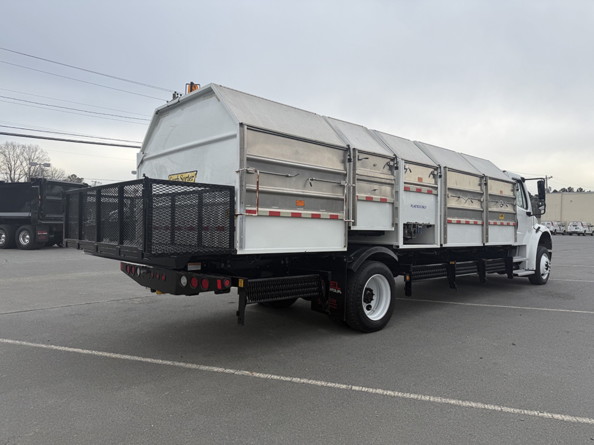 2020 Freightliner M2 106 - image 4