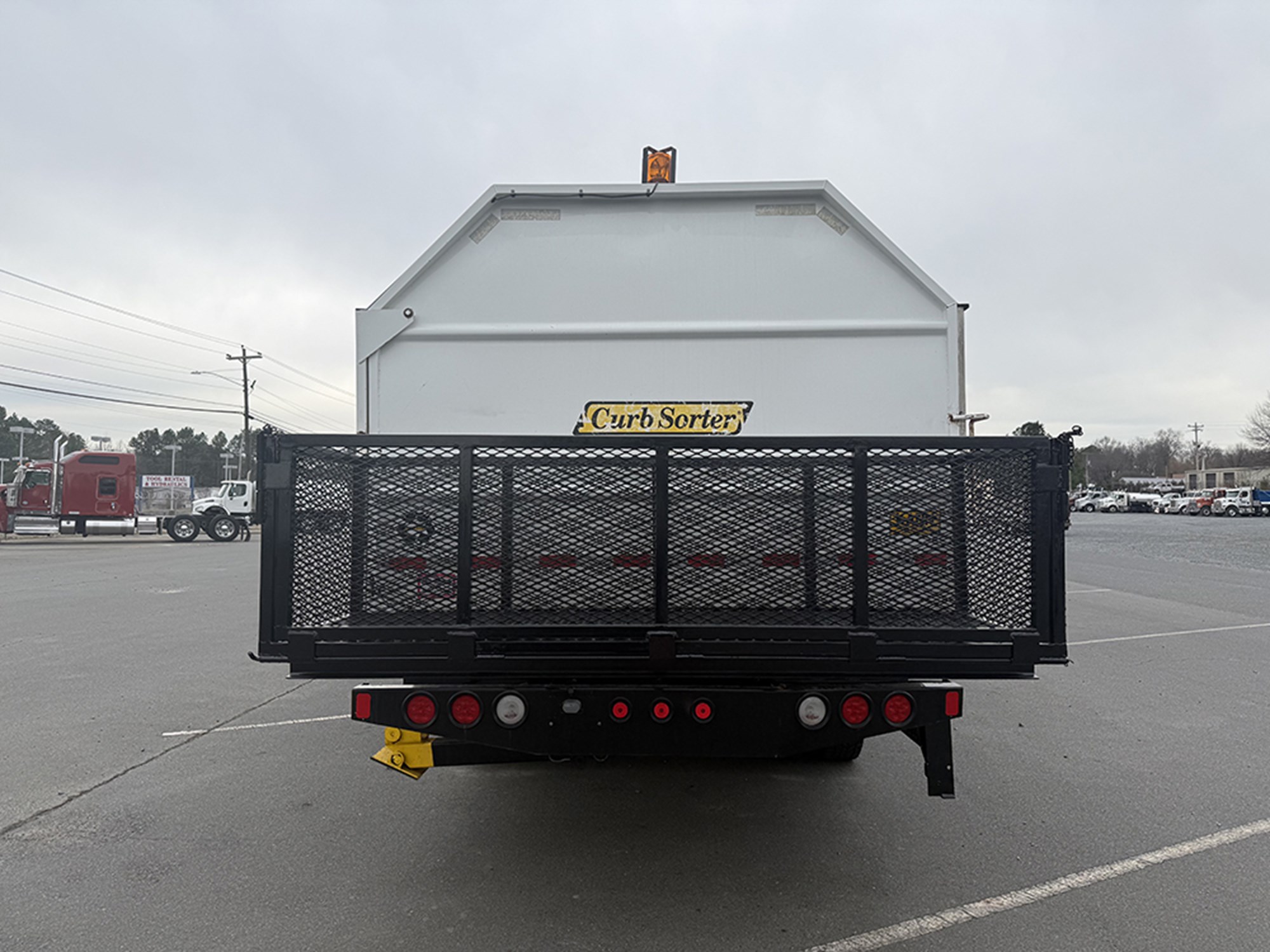 2020 Freightliner M2 106 - image 5