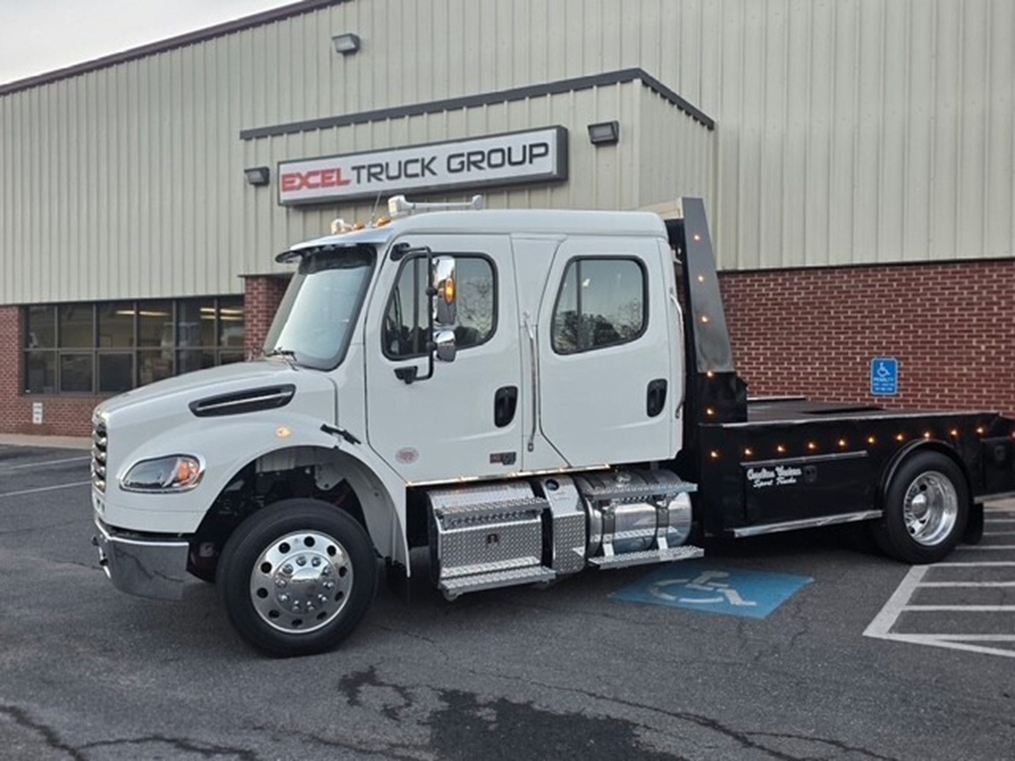 2025 Freightliner M2106 - image 3 of 6