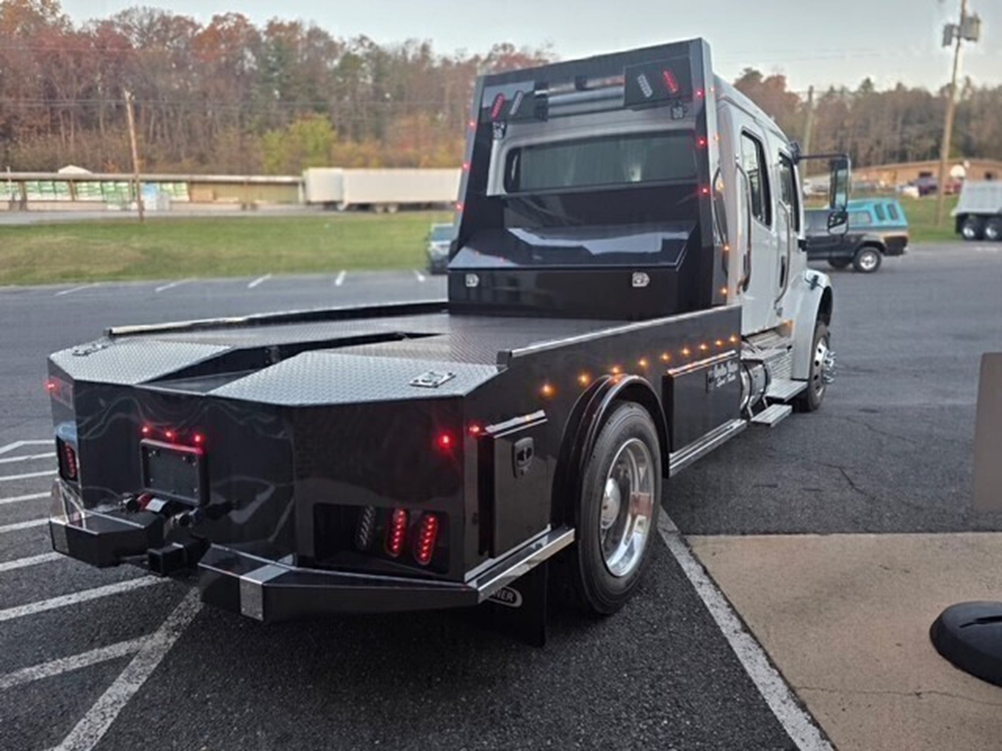 2025 Freightliner M2106 - image 5 of 6