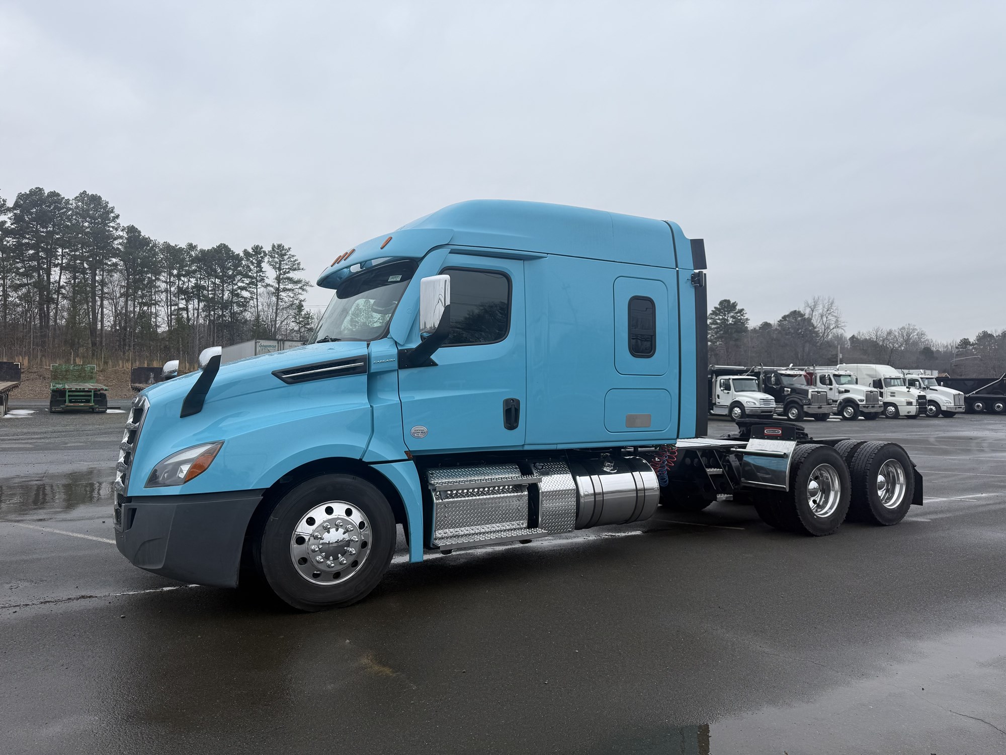 2020 Freightliner Cascadia 126 - image 1 of 6