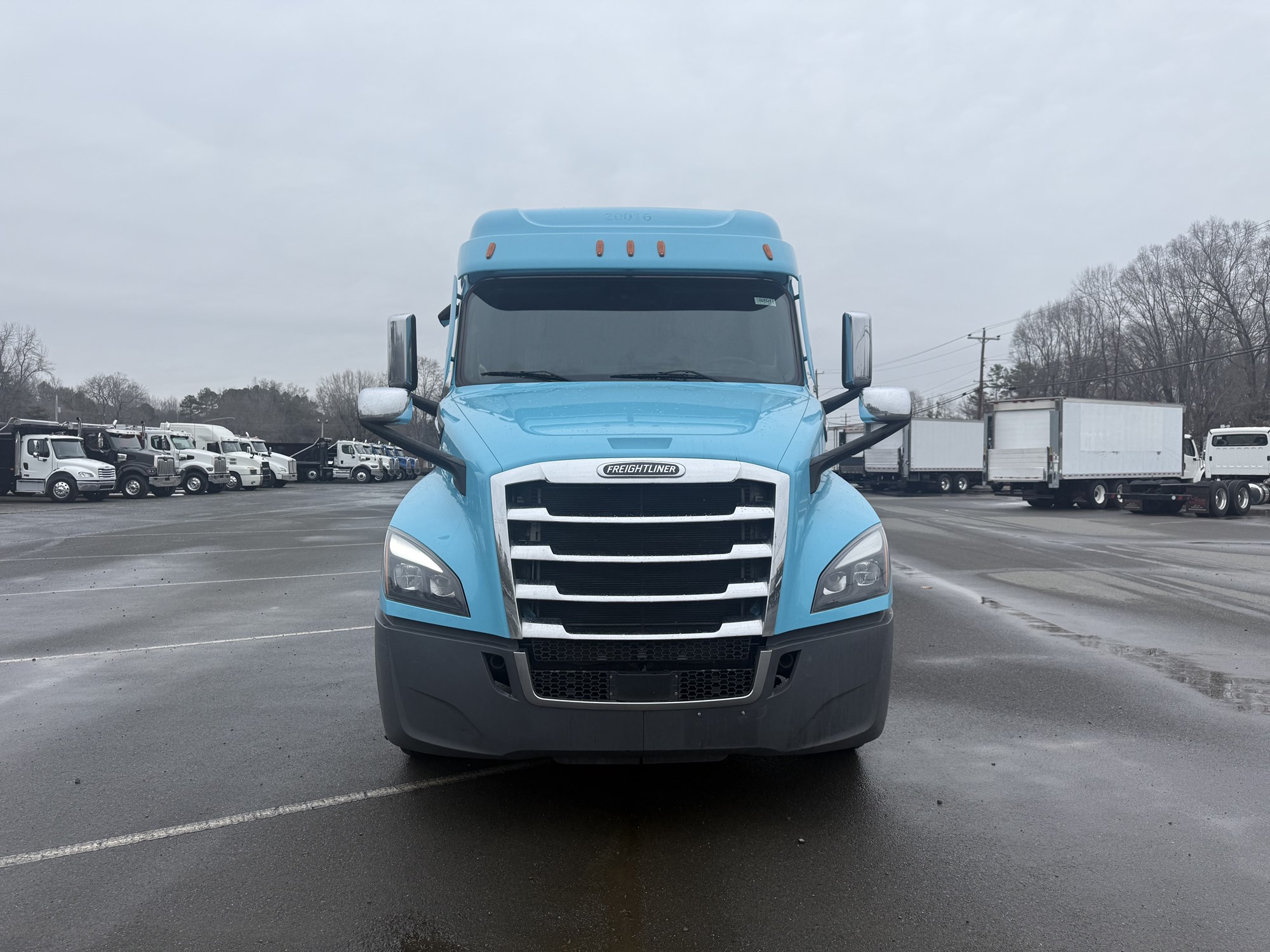 2020 Freightliner Cascadia 126 - image 2 of 6
