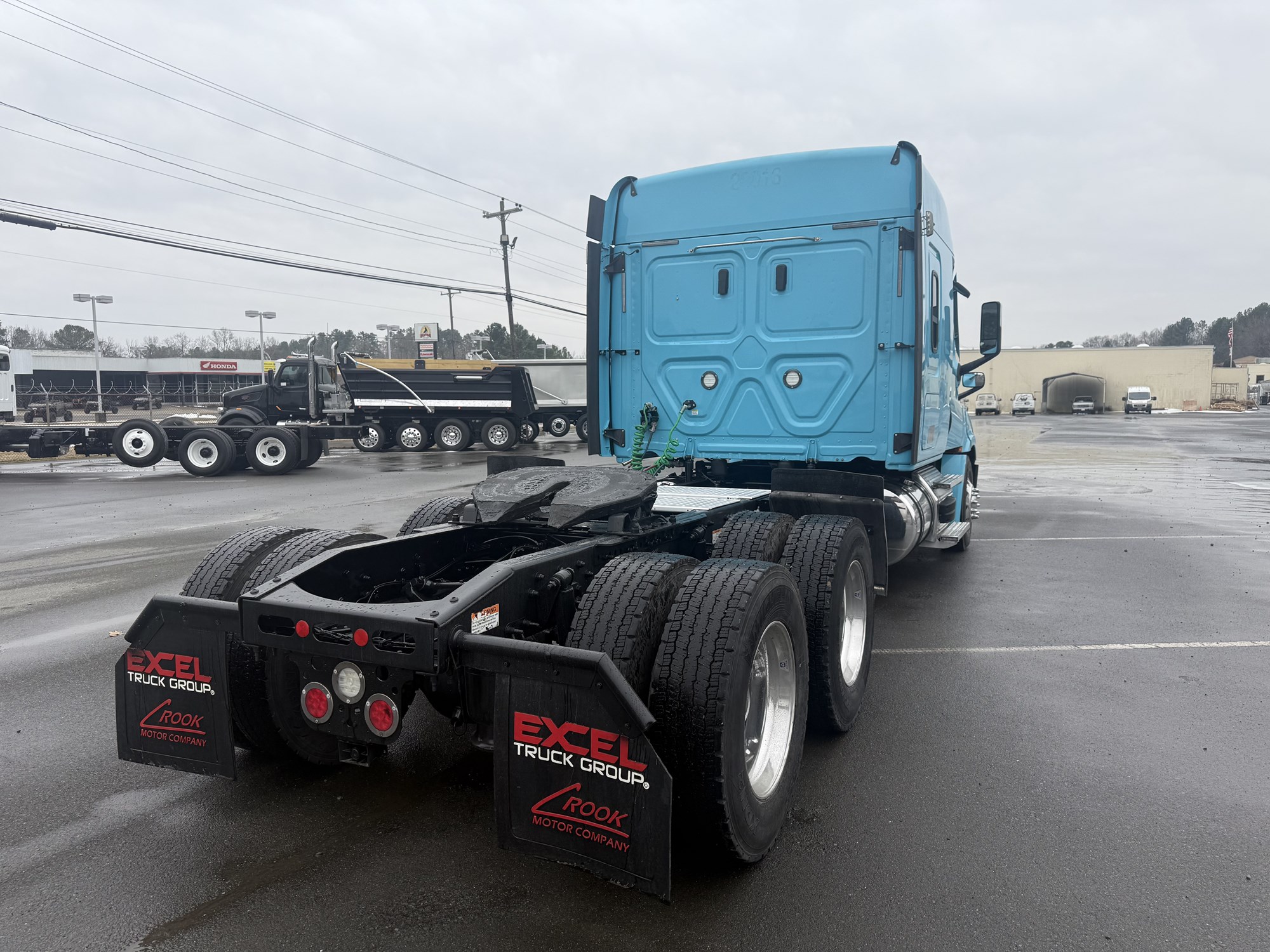 2020 Freightliner Cascadia 126 - image 4 of 6