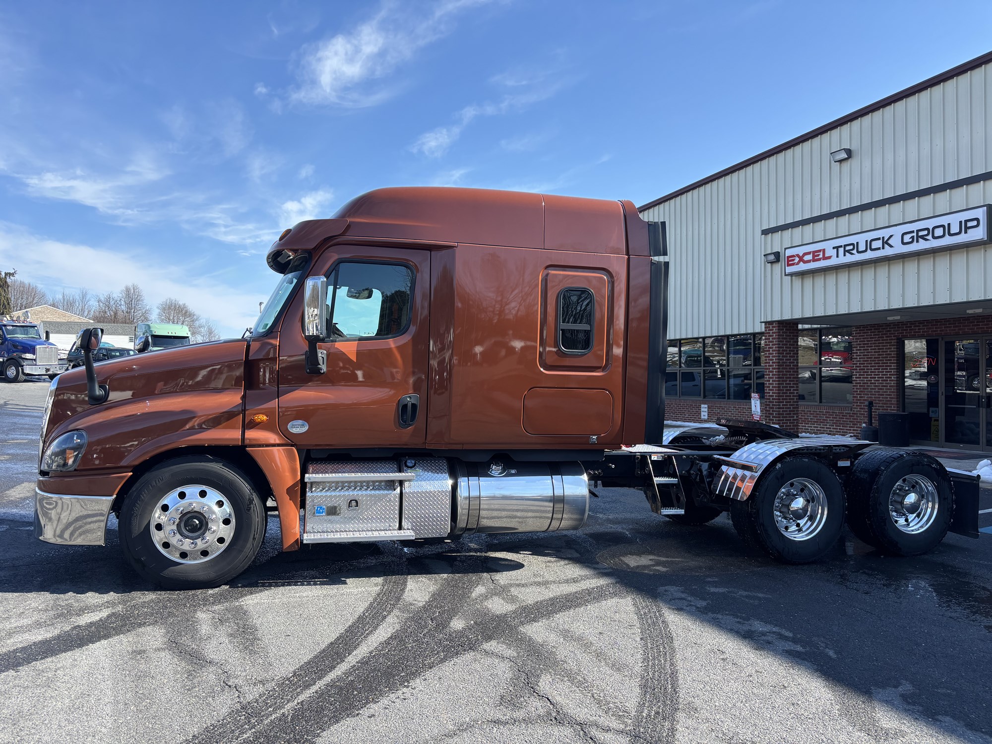 2017 FREIGHTLINER CASCADIA 125 - image 2 of 6