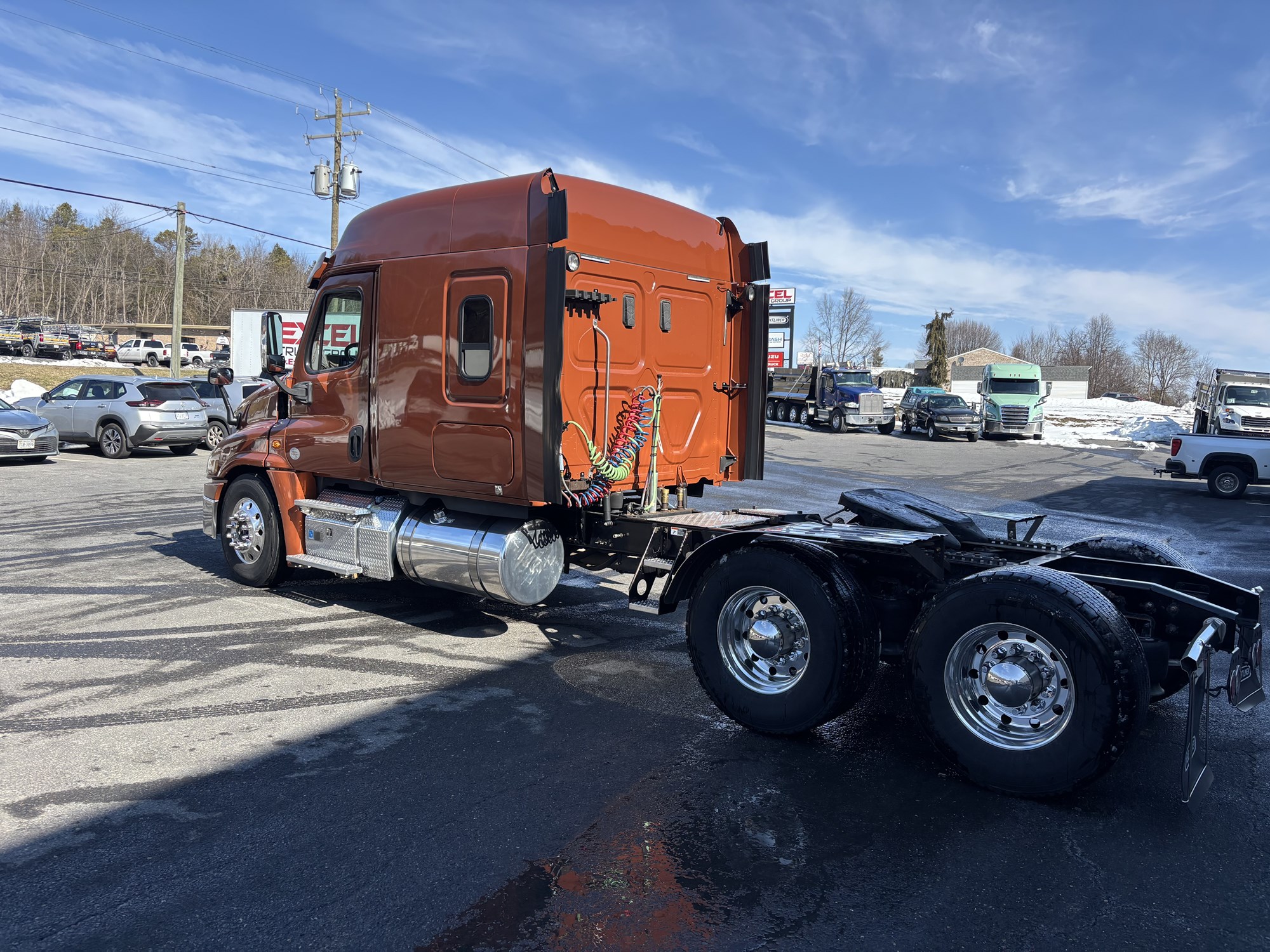 2017 FREIGHTLINER CASCADIA 125 - image 3 of 6
