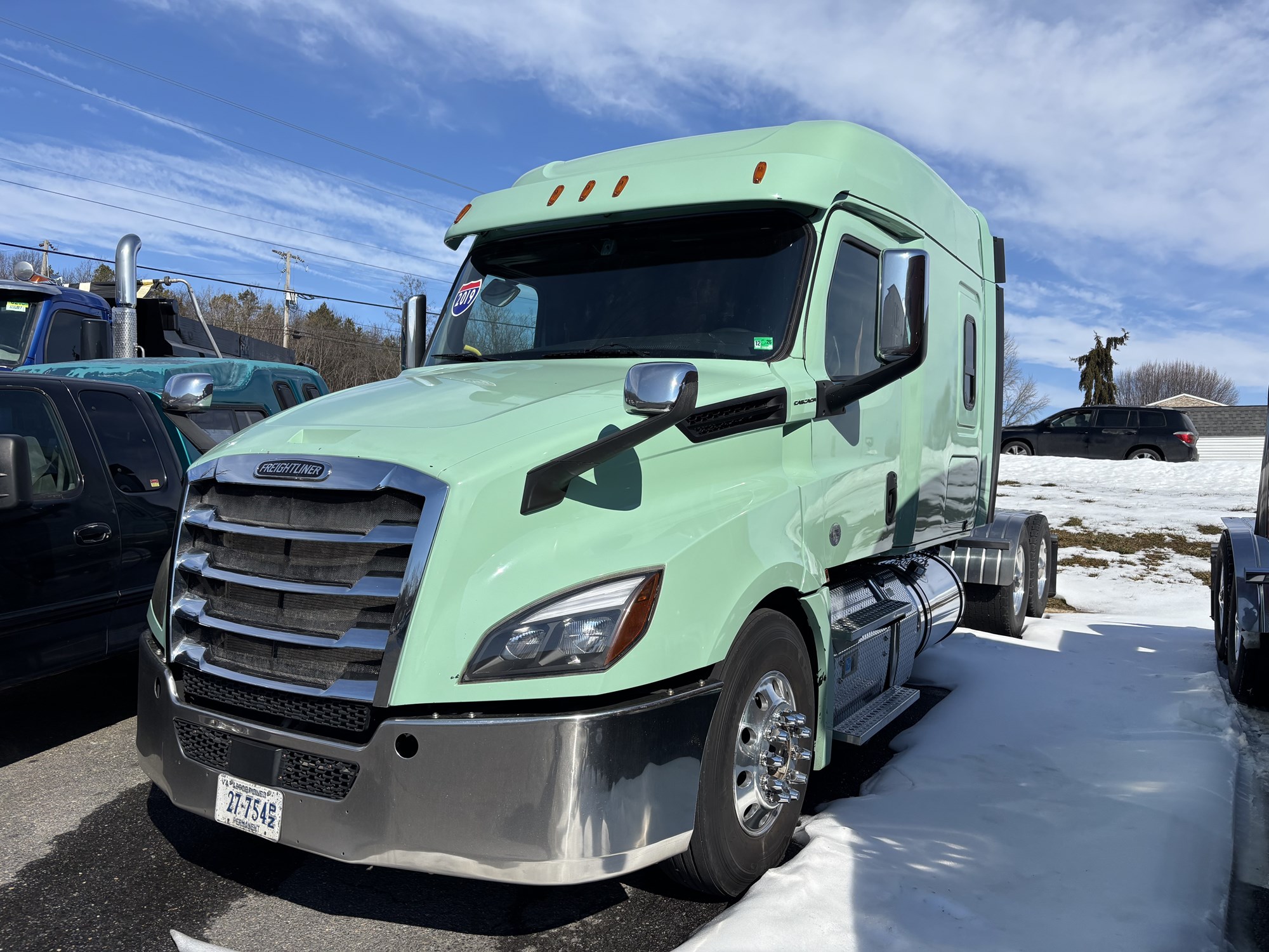 2019 FREIGHTLINER CASCADIA 126 - image 1 of 1