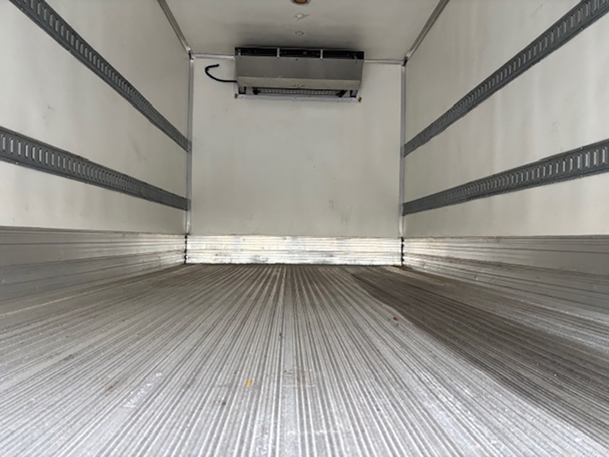 2018 Isuzu NPR - image 6