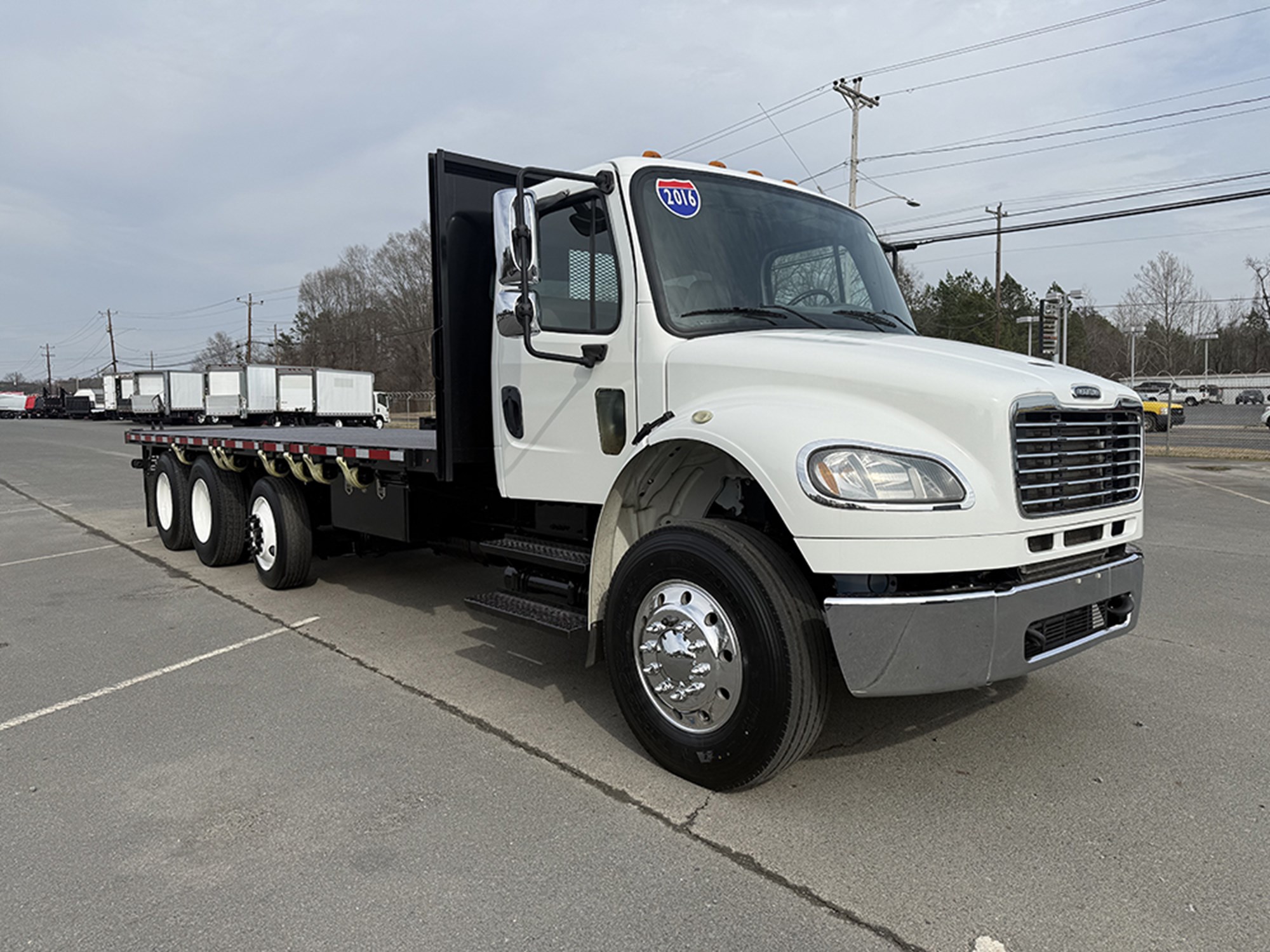2016 Freightliner M2 - image 2 of 6