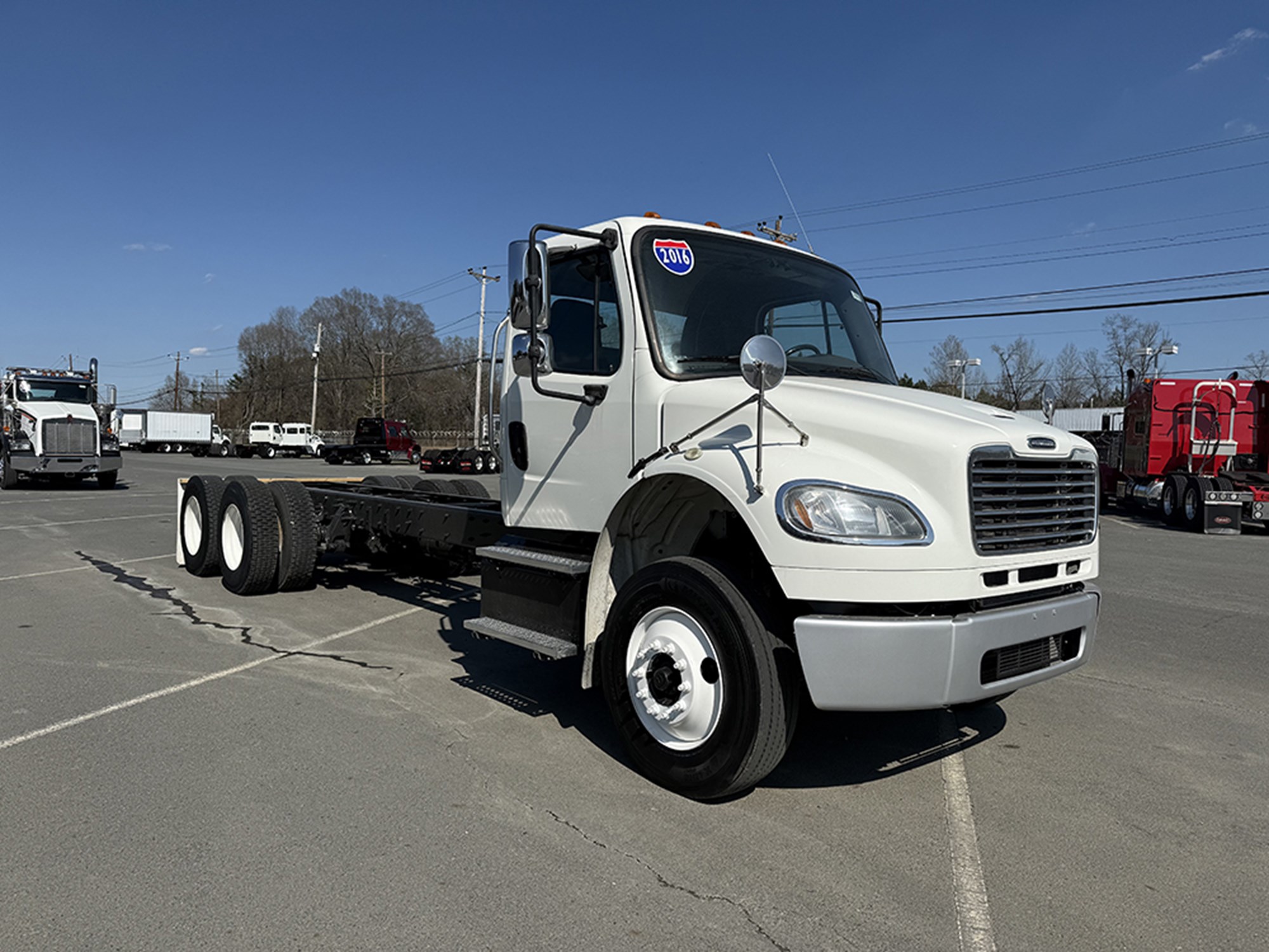 2016 Freightliner M2 - image 2 of 6