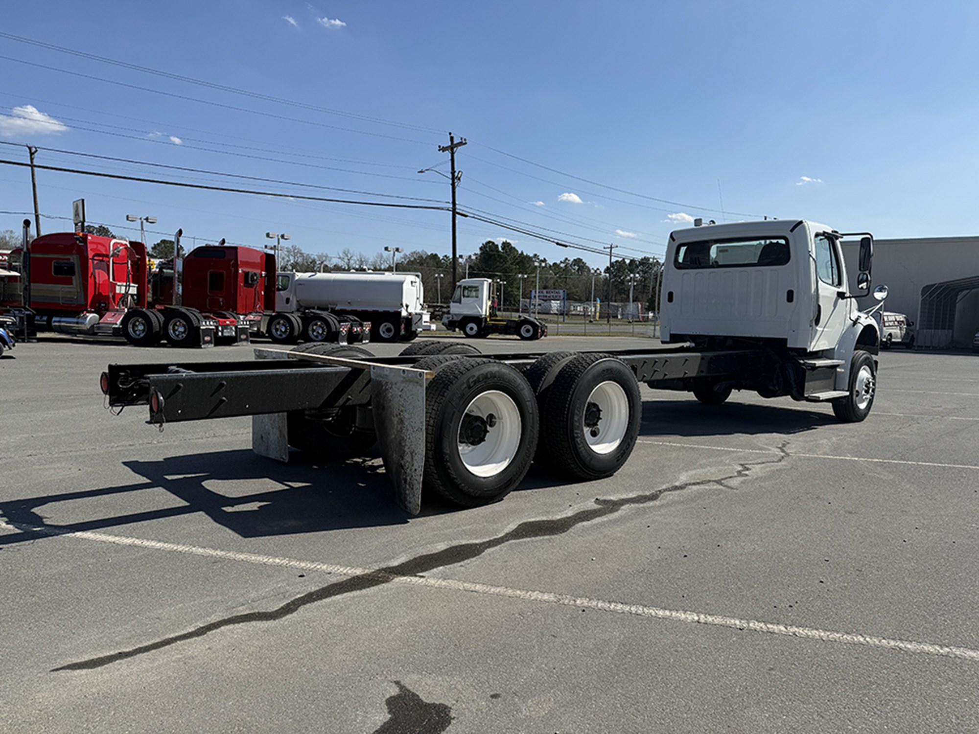 2016 Freightliner M2 - image 4 of 6