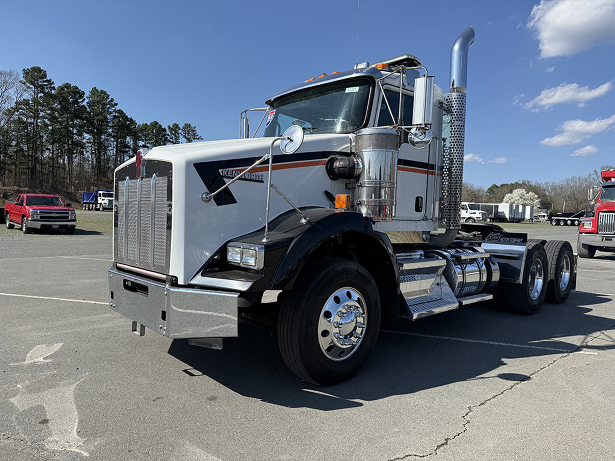 2019 Kenworth T8 Series - image 1 of 6