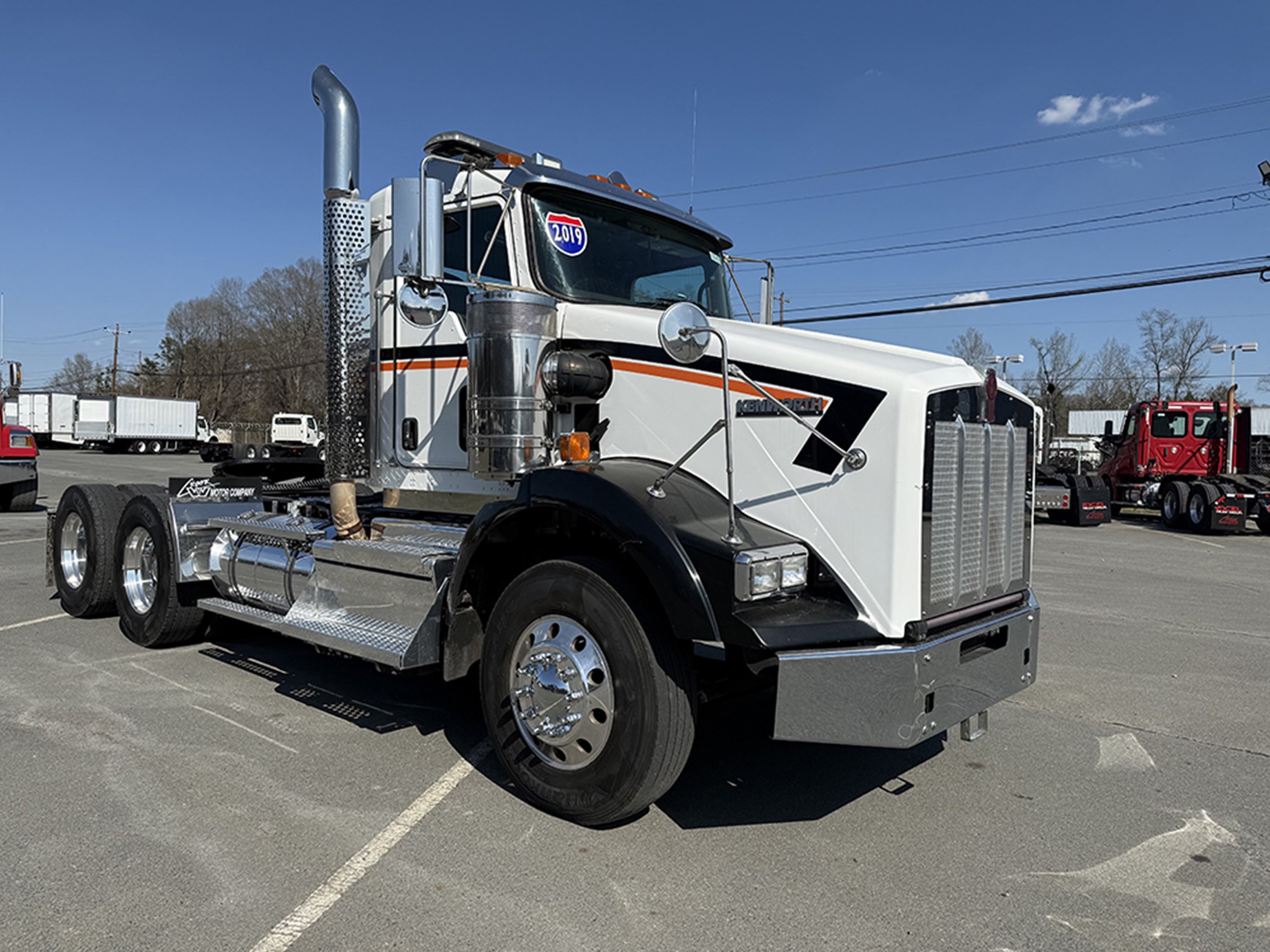 2019 Kenworth T8 Series - image 2 of 6