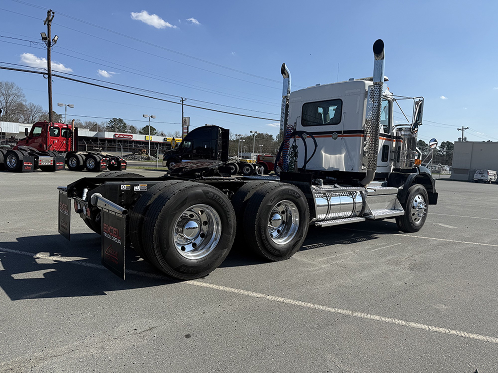 2019 Kenworth T8 Series - image 4 of 6