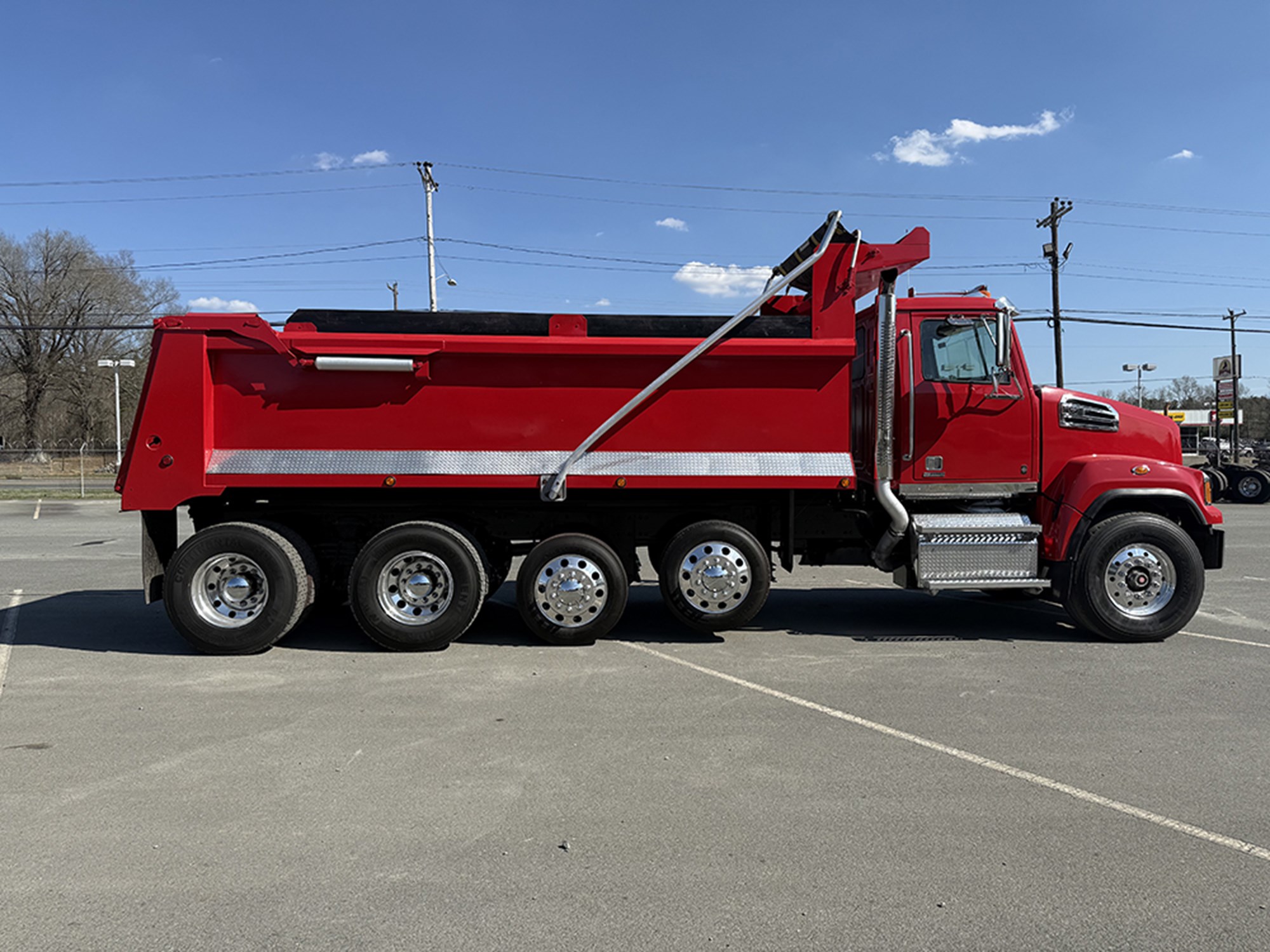 2018 Western Star 4700 - image 3 of 6