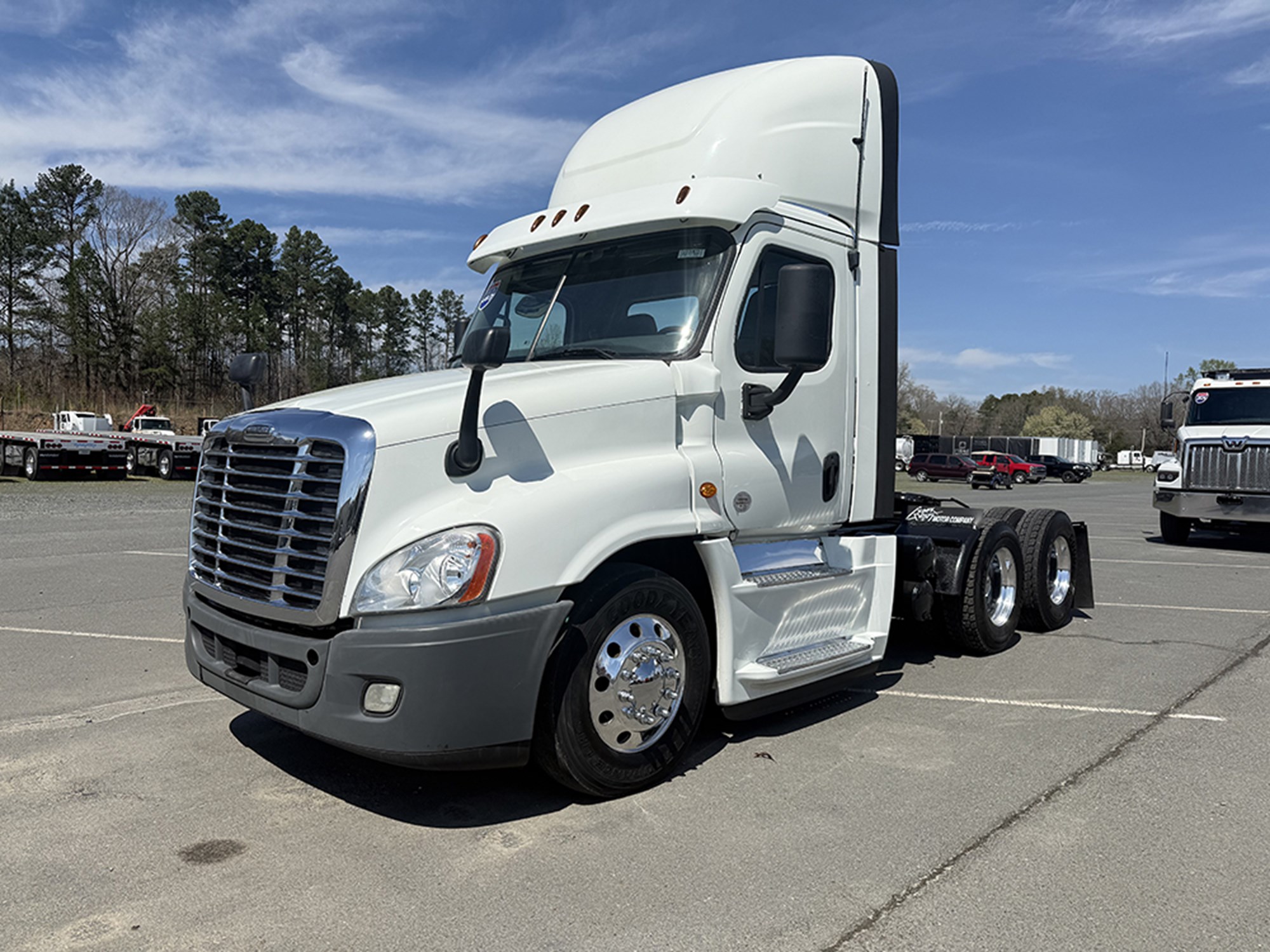 2019 Freightliner - image 1