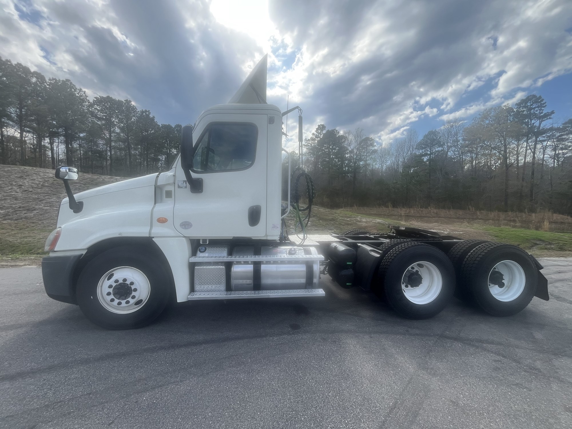2017 Freightliner - image 2