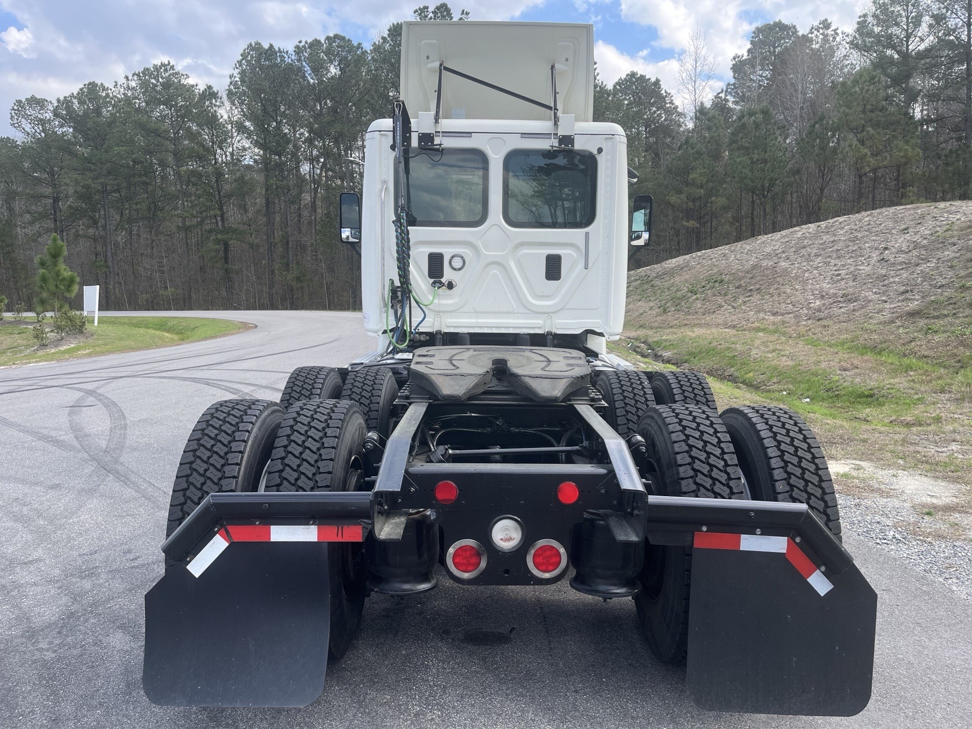 2017 Freightliner - image 4