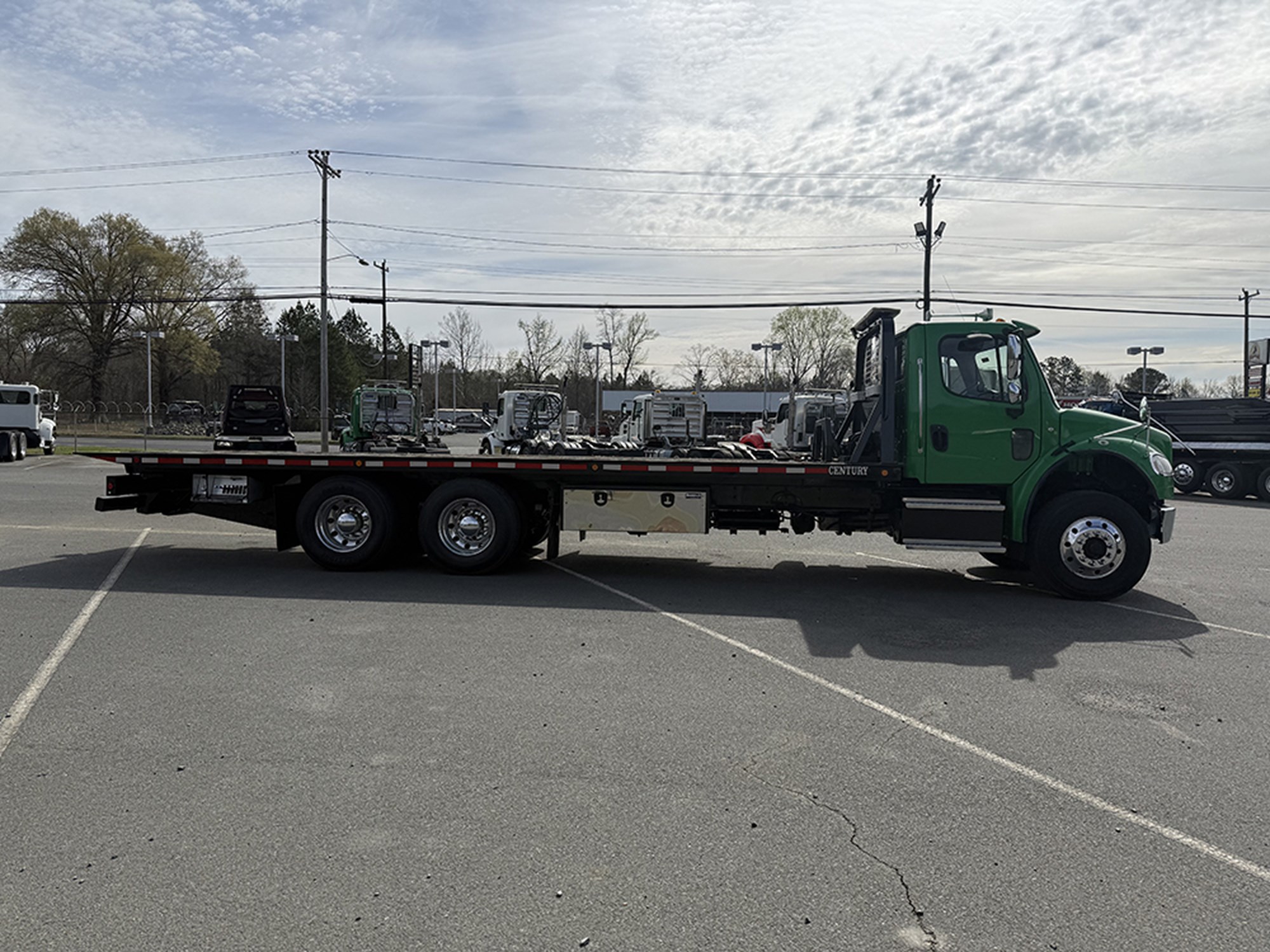 2018 Freightliner M2 106 - image 3