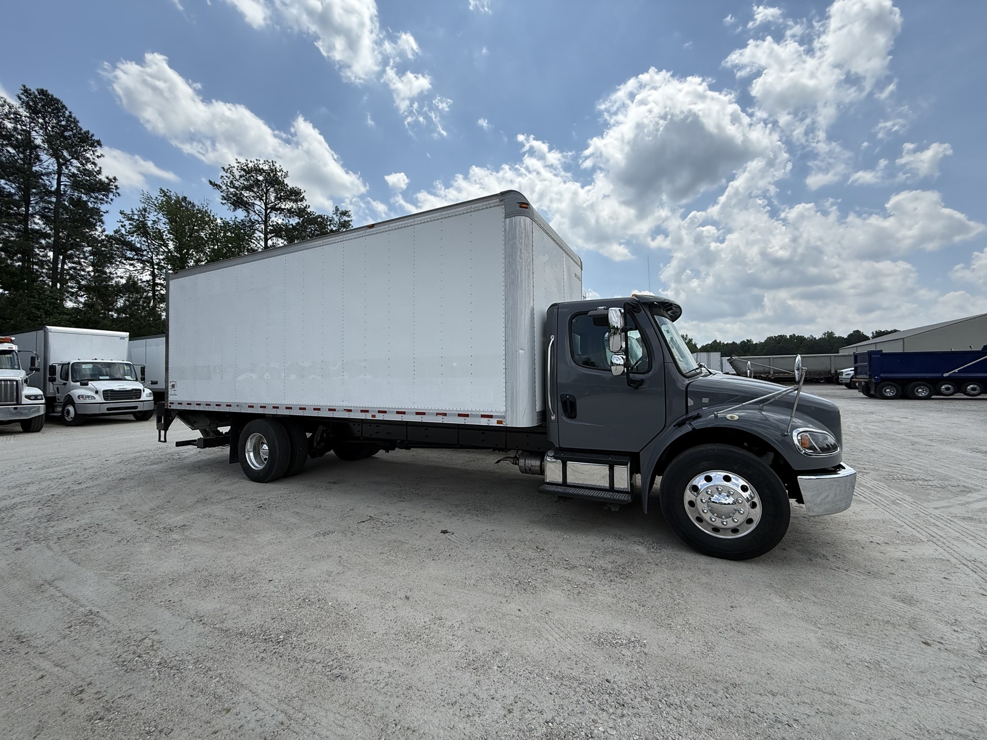 2026 Freightliner M2 106 - image 3