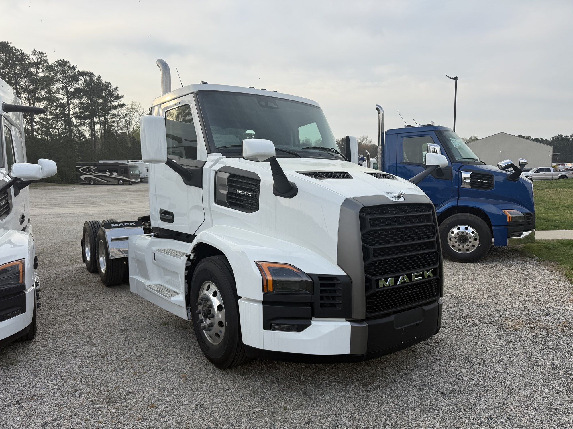 2026 Mack HB64T - image 1 of 2
