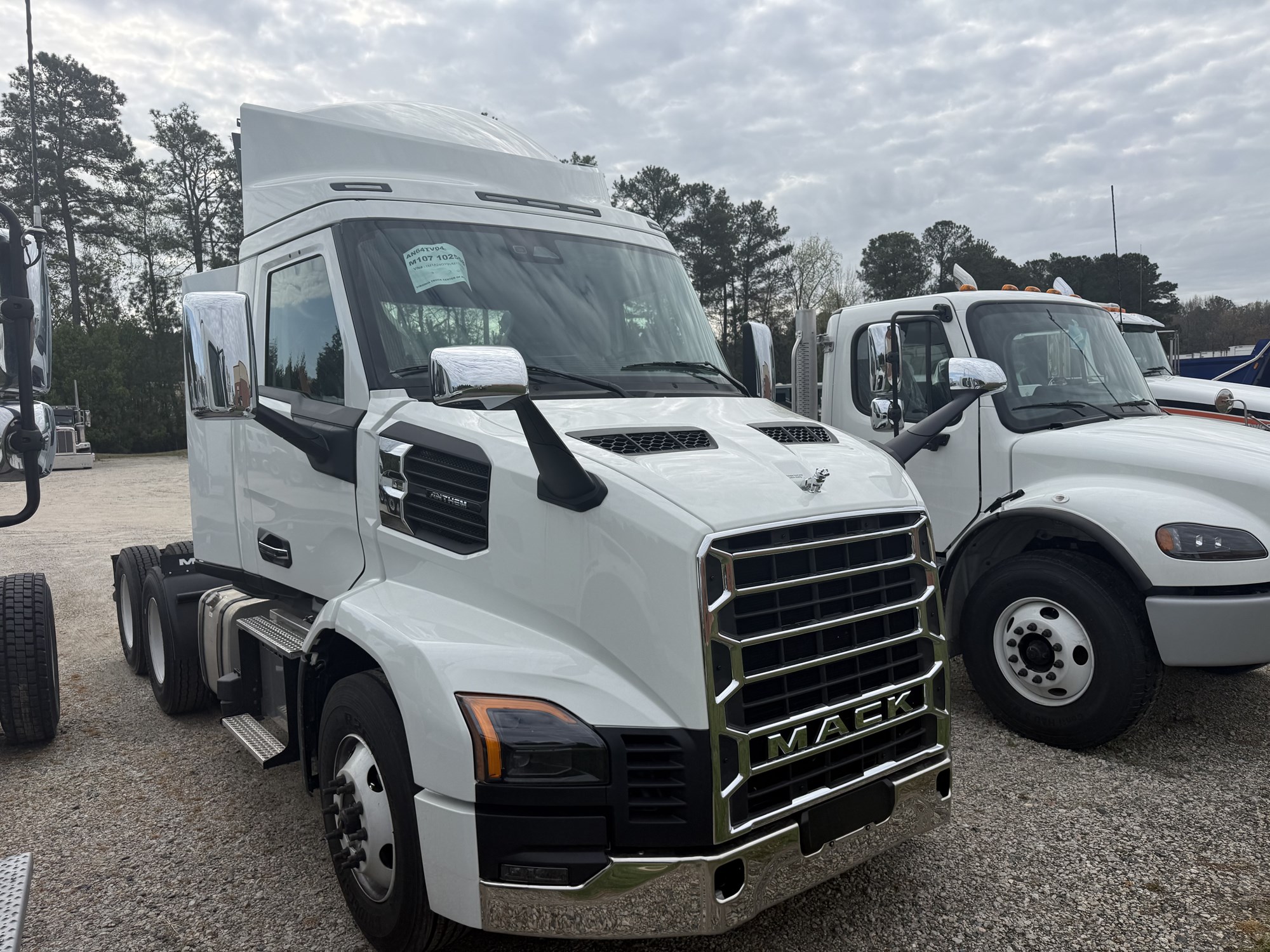 2027 Mack ANTHEM GEN2 64T - image 2 of 2