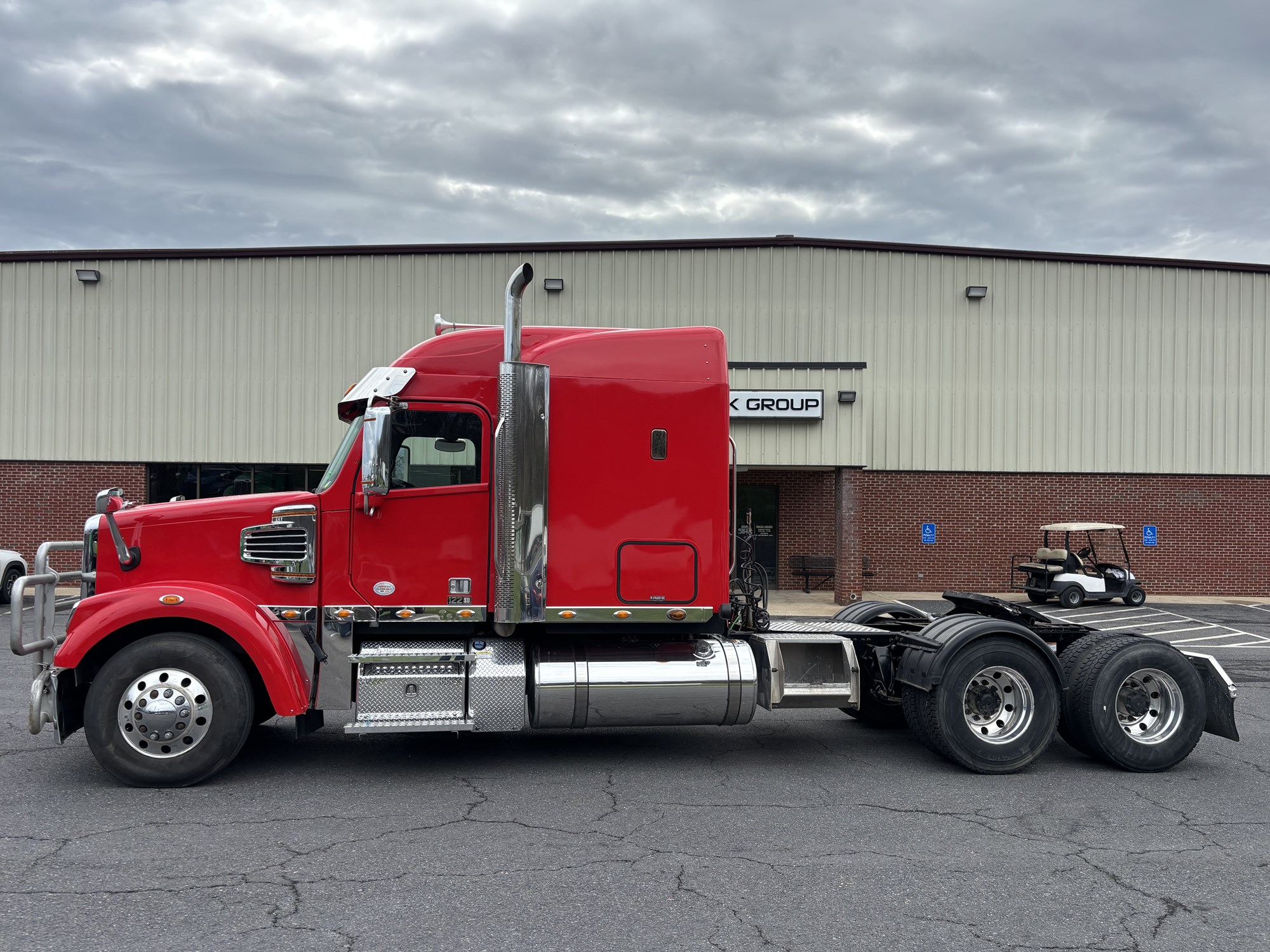 2023 Freightliner 122SD - image 2 of 6