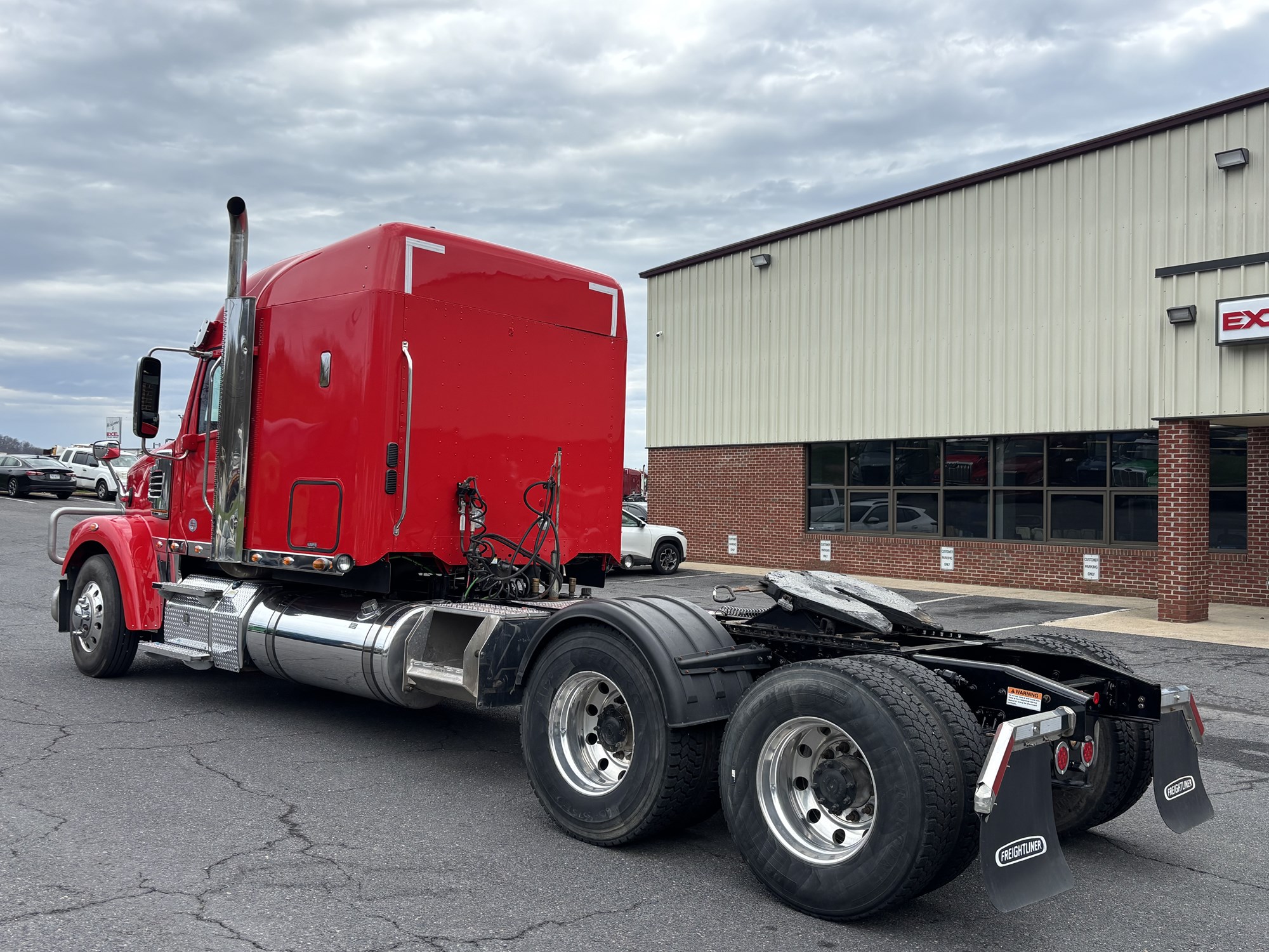 2023 Freightliner 122SD - image 3 of 6