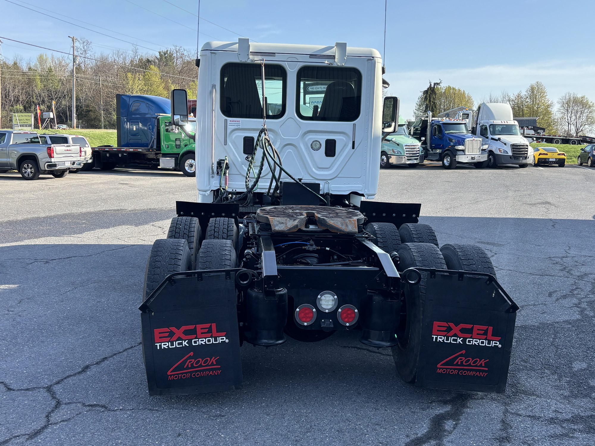 2016 Freightliner Cascadia 125 - image 4 of 6