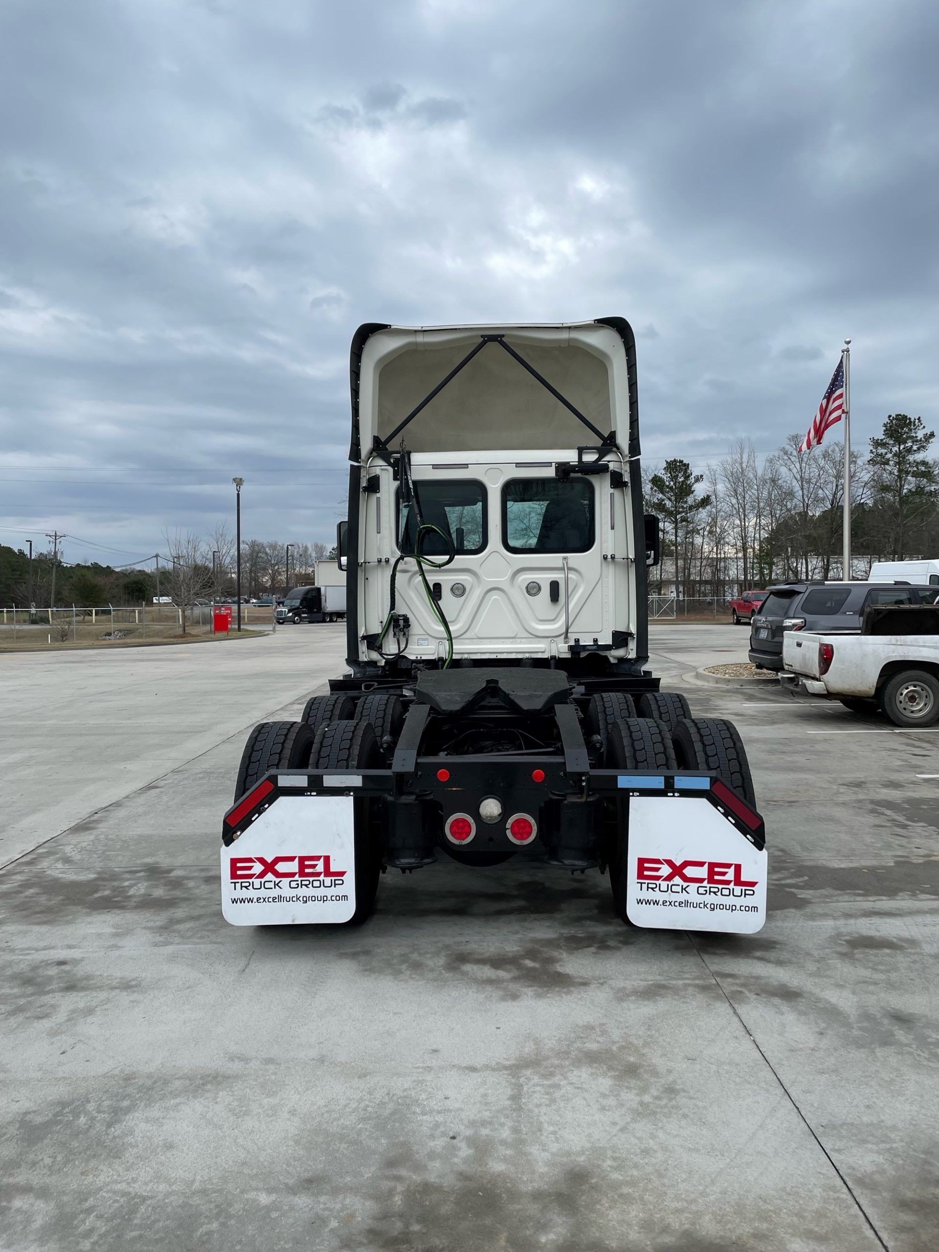2018 Freightliner Cascadia 125 - image 4 of 6
