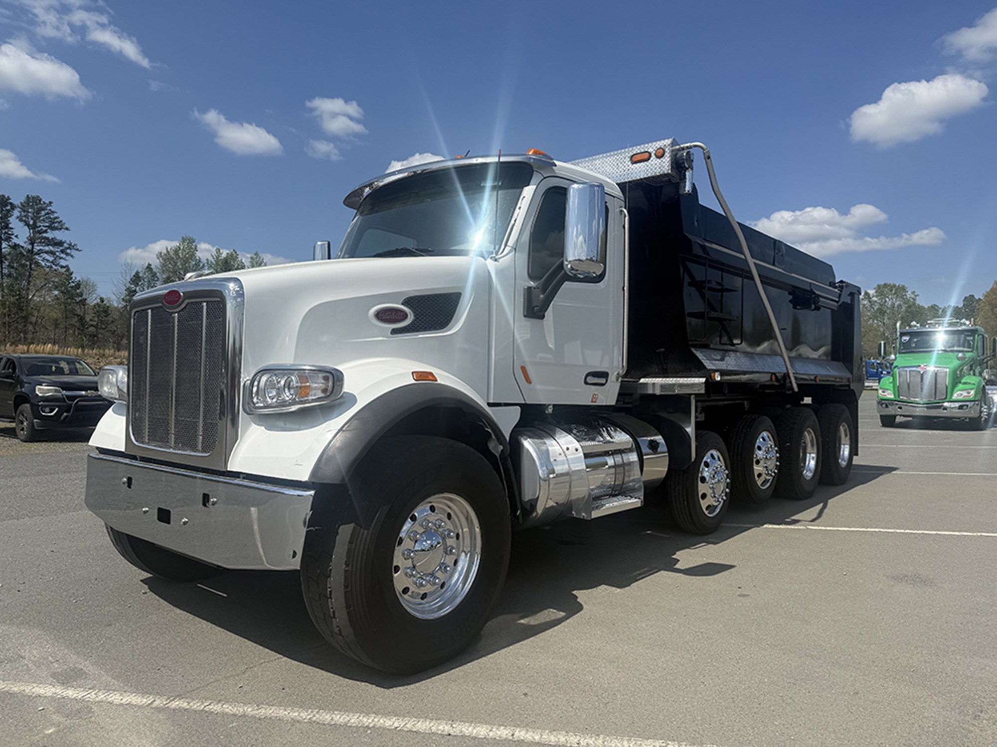 2019 Peterbilt 567 - image 1 of 6