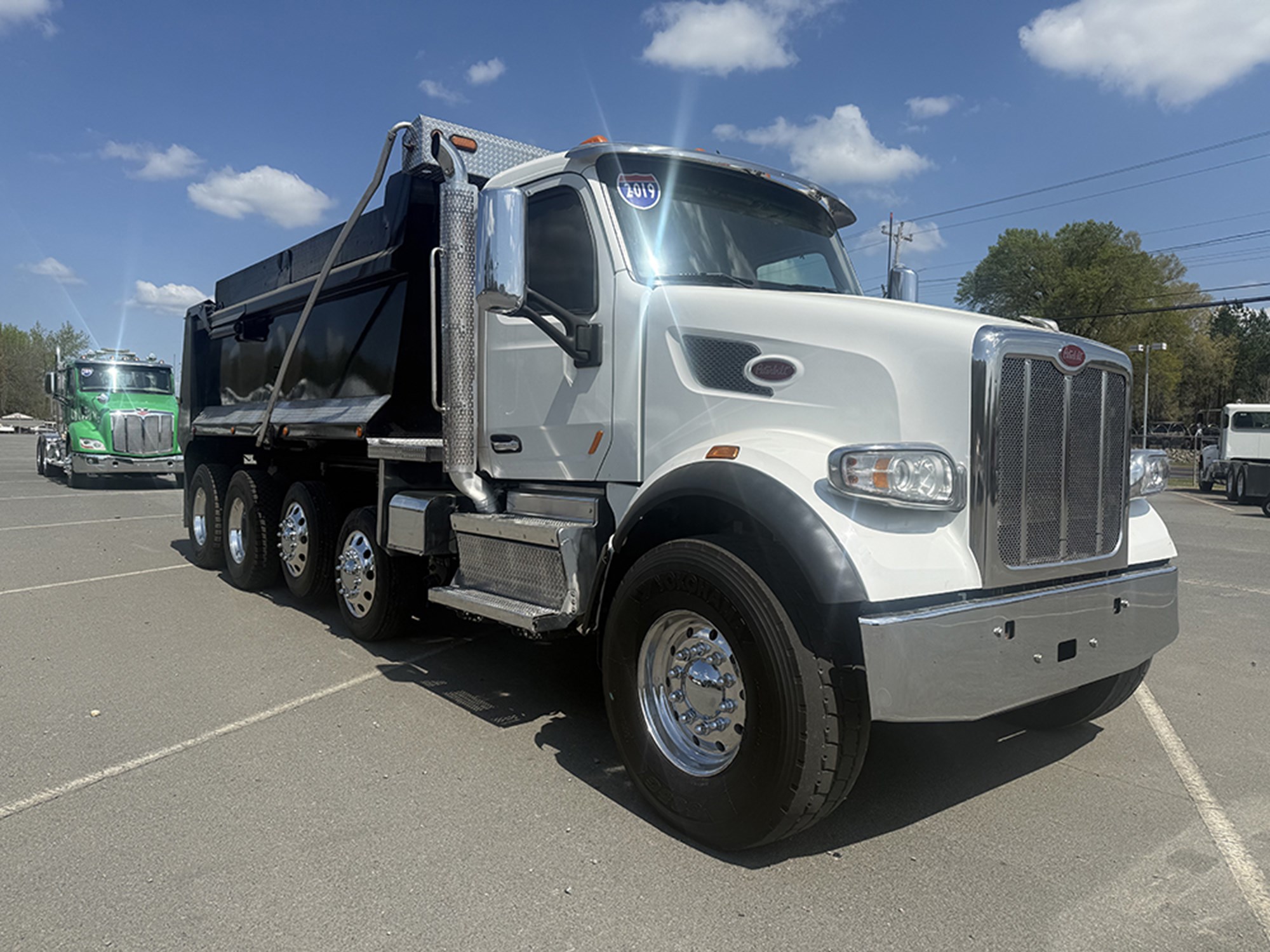 2019 Peterbilt 567 - image 2 of 6