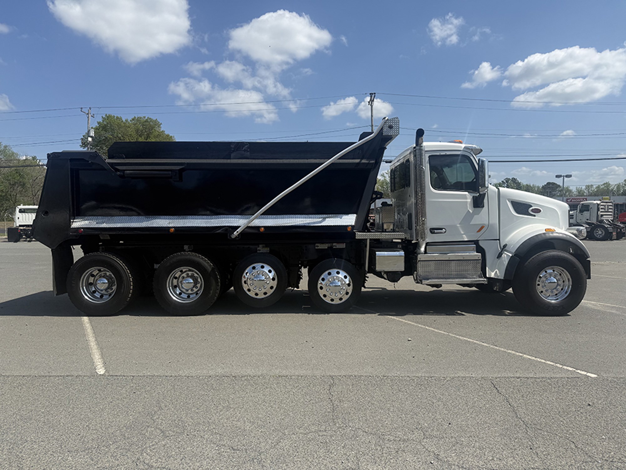 2019 Peterbilt 567 - image 3 of 6