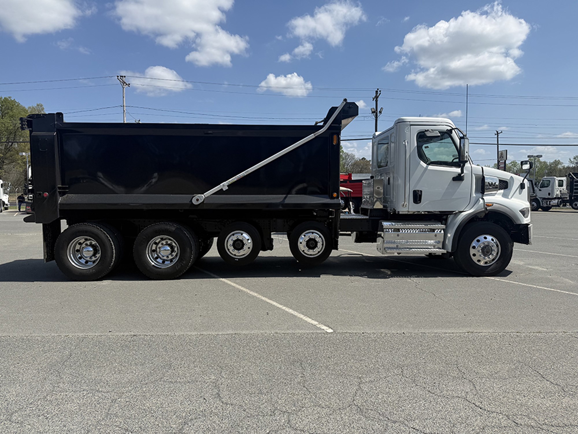 2024 Western Star 47X - image 3 of 6