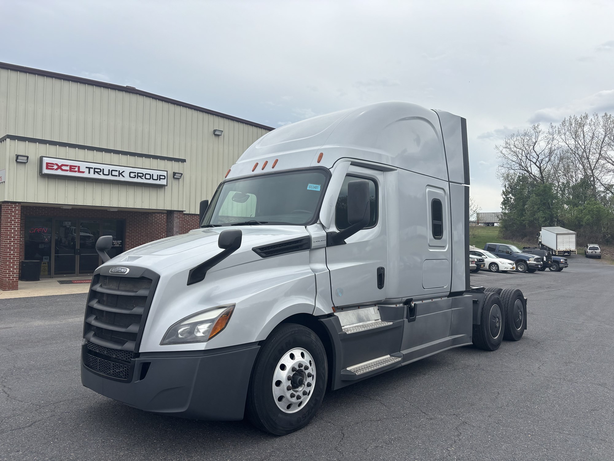 2022 Freightliner Cascadia 126 - image 1 of 6