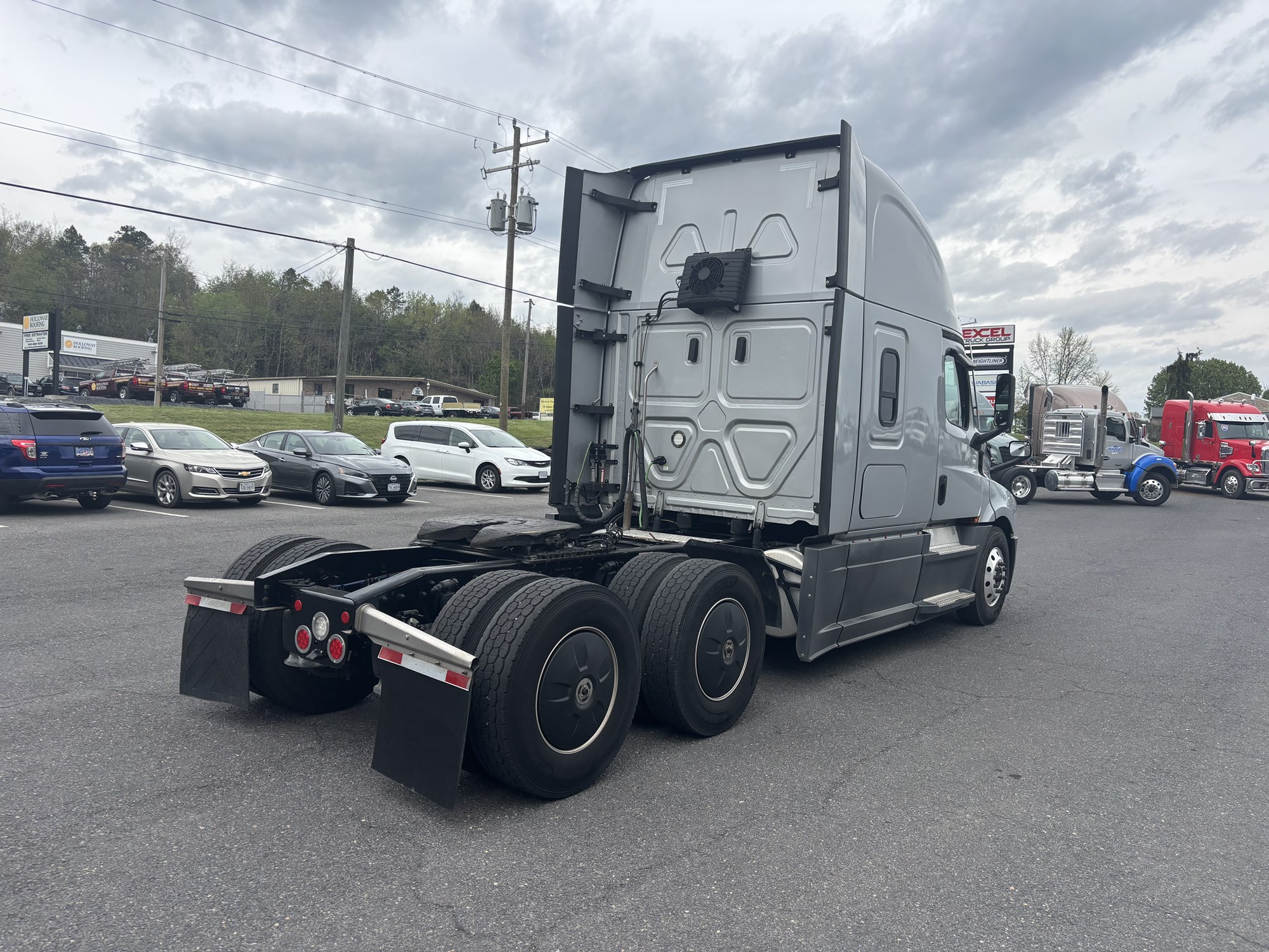 2022 Freightliner Cascadia 126 - image 5 of 6