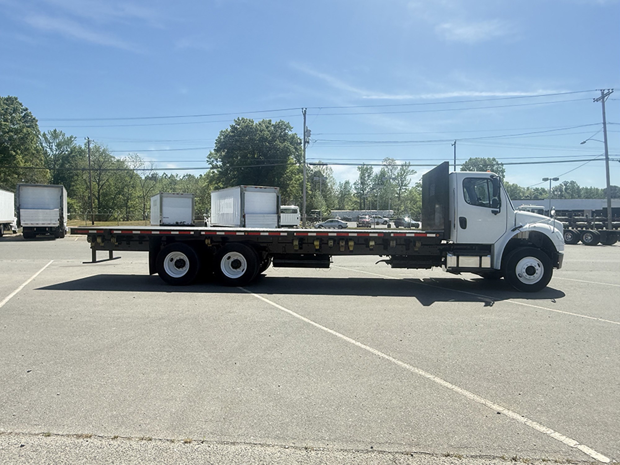 2018 Freightliner M2 106 - image 3 of 6