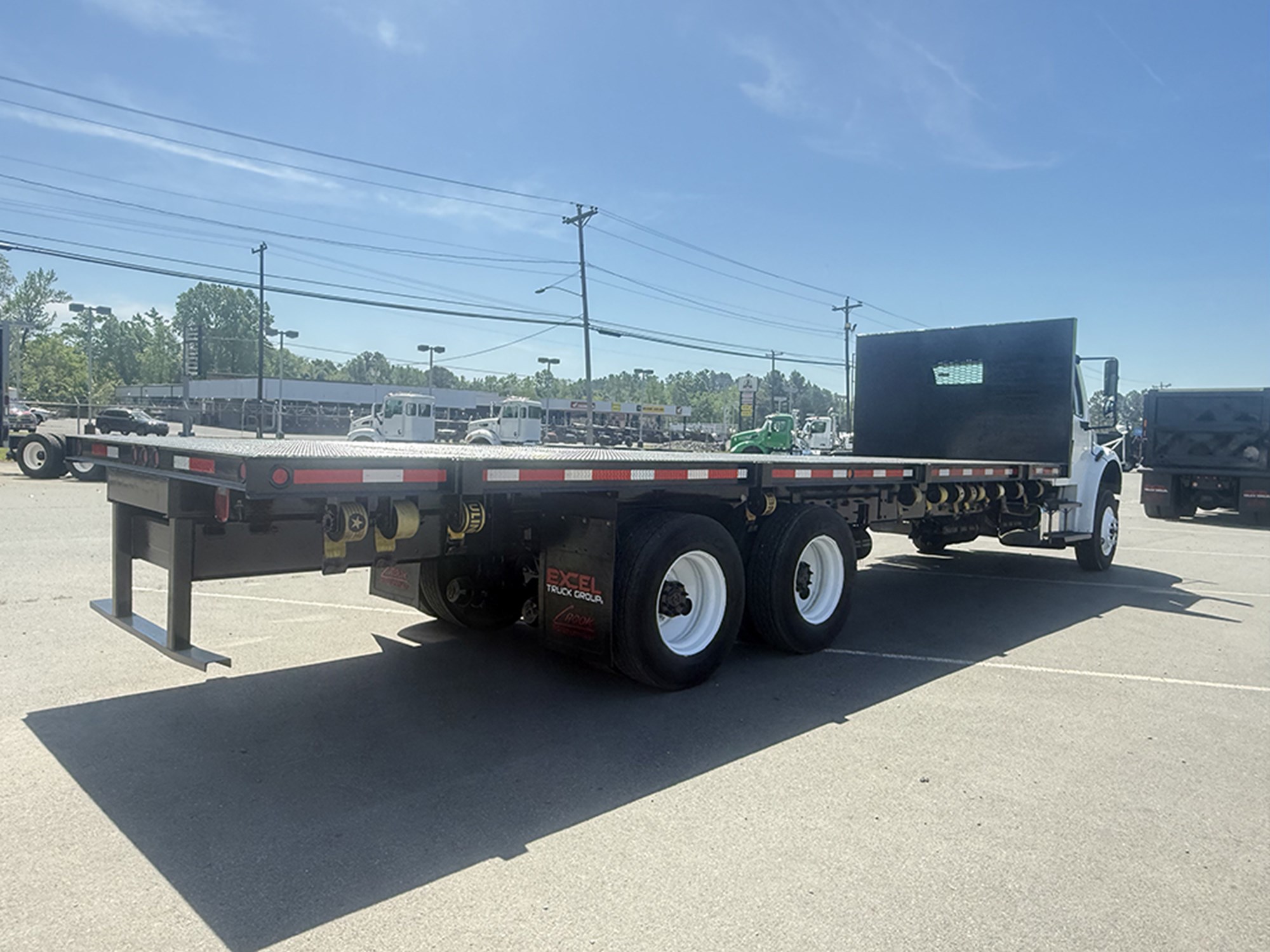 2018 Freightliner M2 106 - image 4 of 6