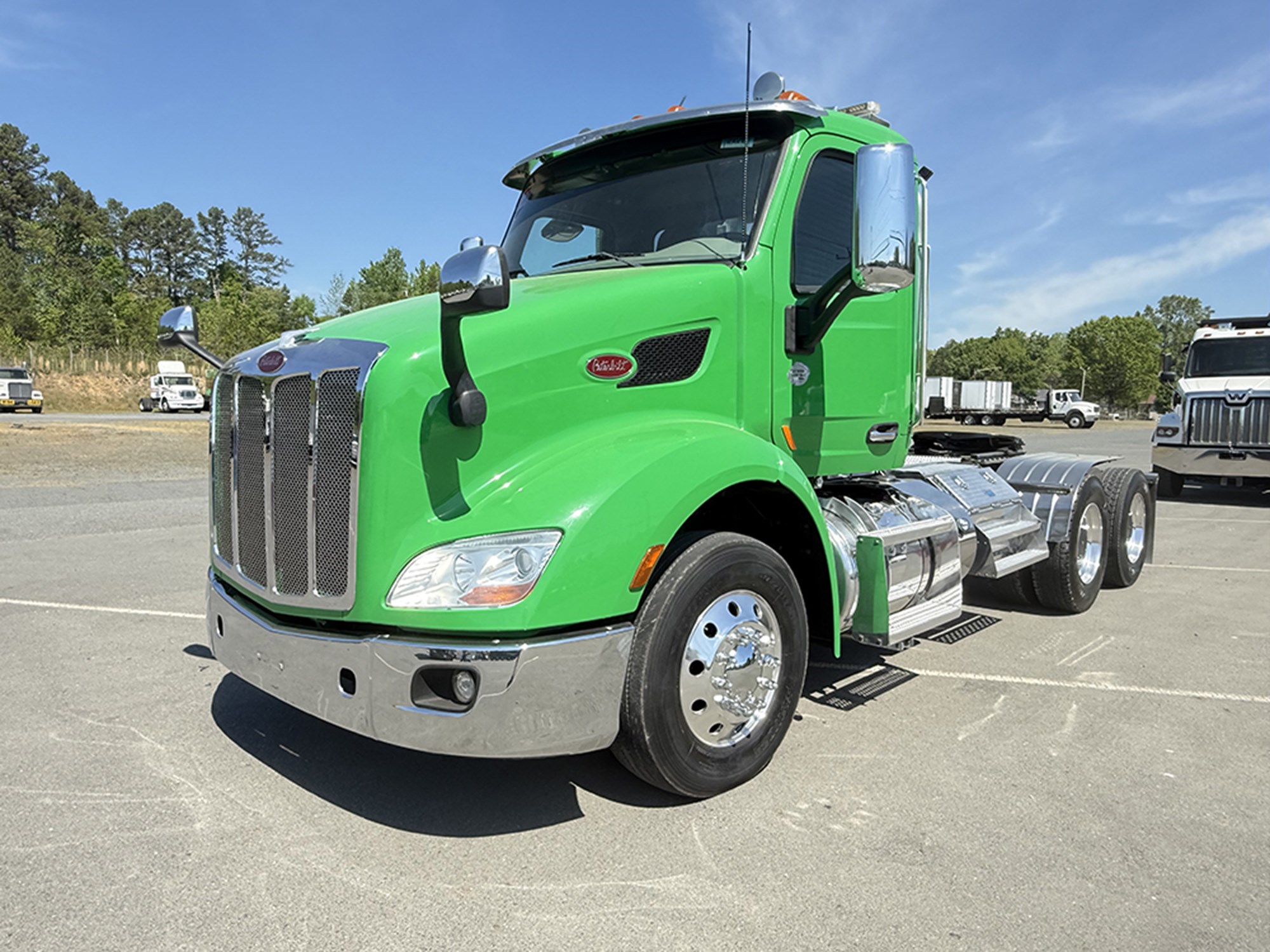 2020 Peterbilt 579 - image 1 of 6