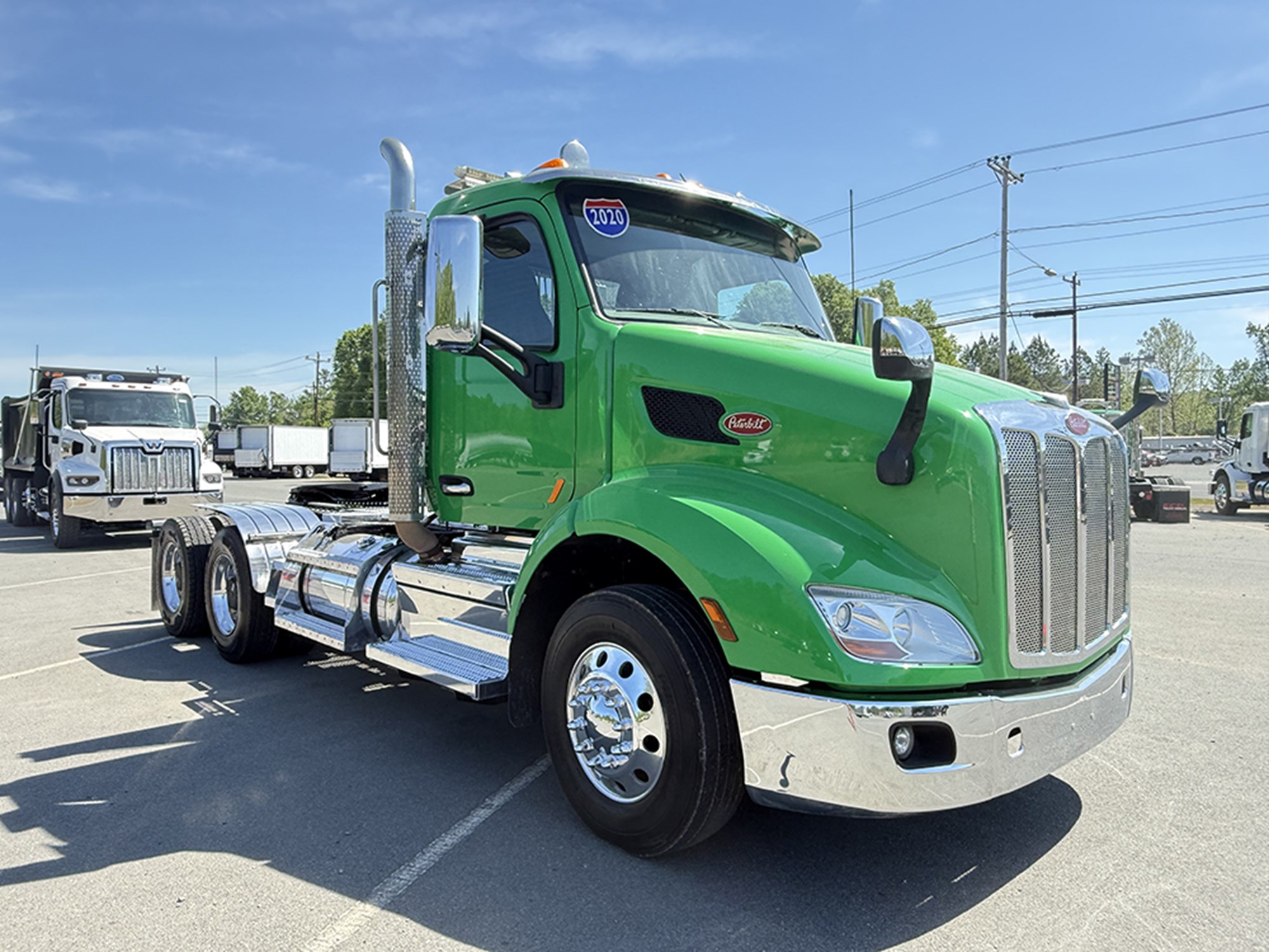2020 Peterbilt 579 - image 2 of 6