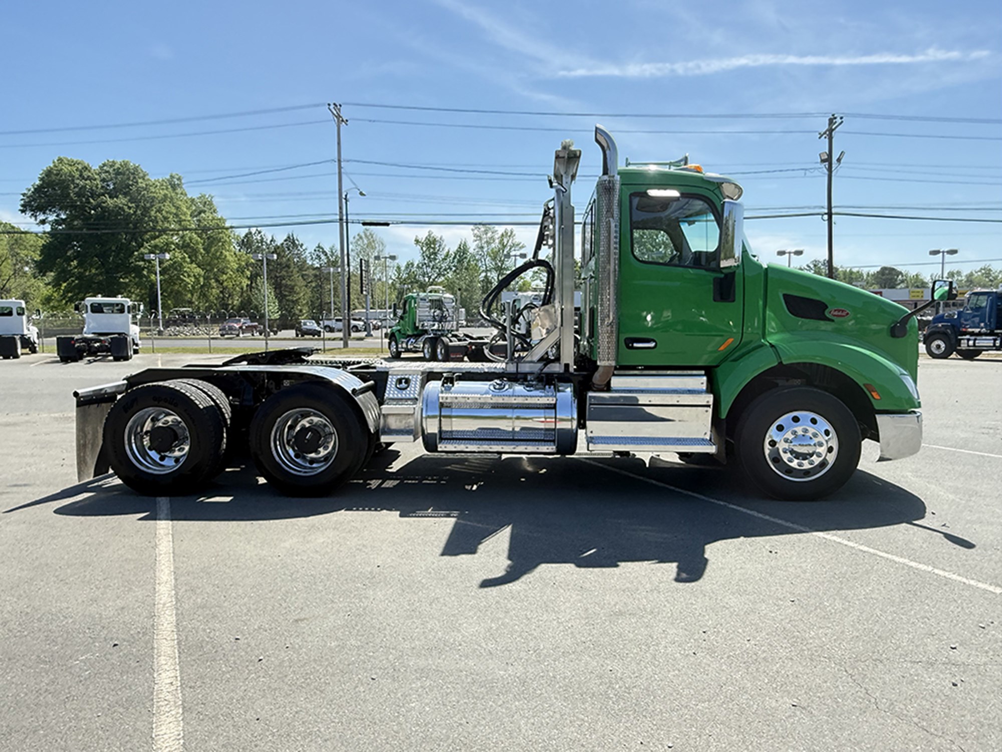 2020 Peterbilt 579 - image 3 of 6