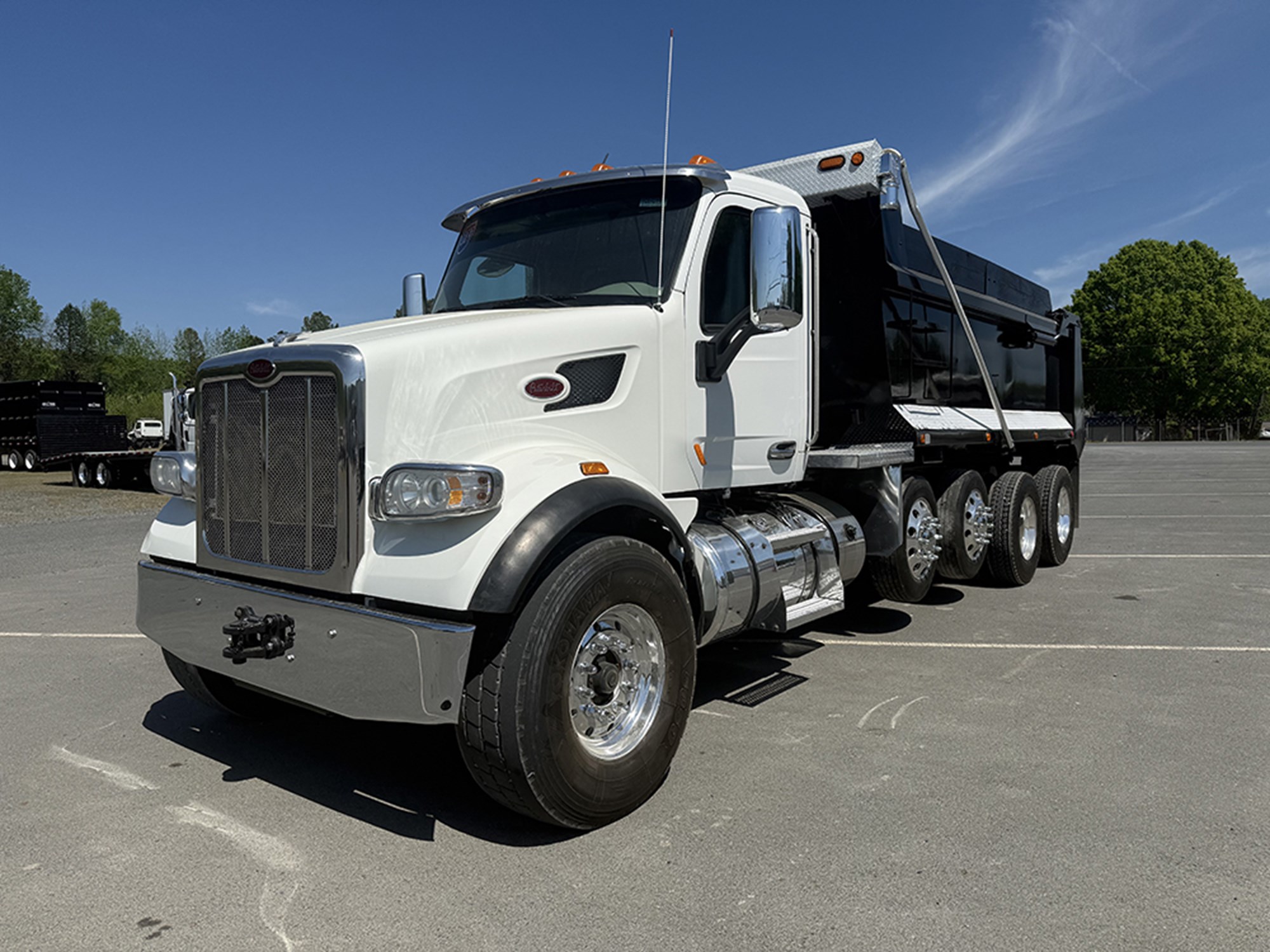 2019 Peterbilt 567 - image 1 of 6