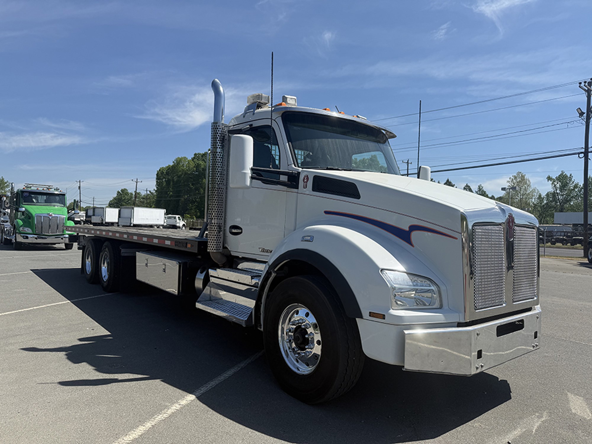 2018 Kenworth T880 - image 2 of 6