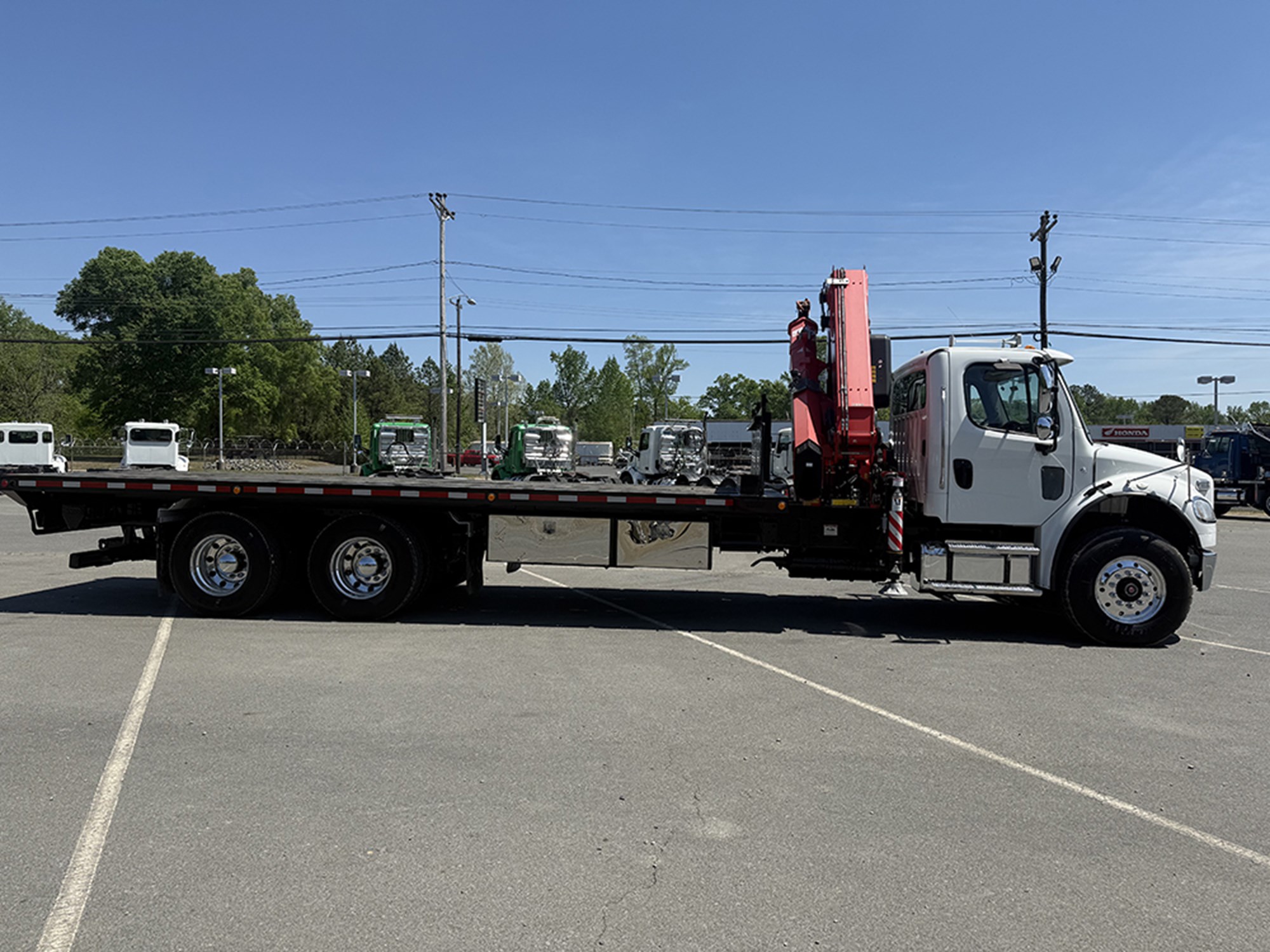 2018 Freightliner M2 - image 3 of 6