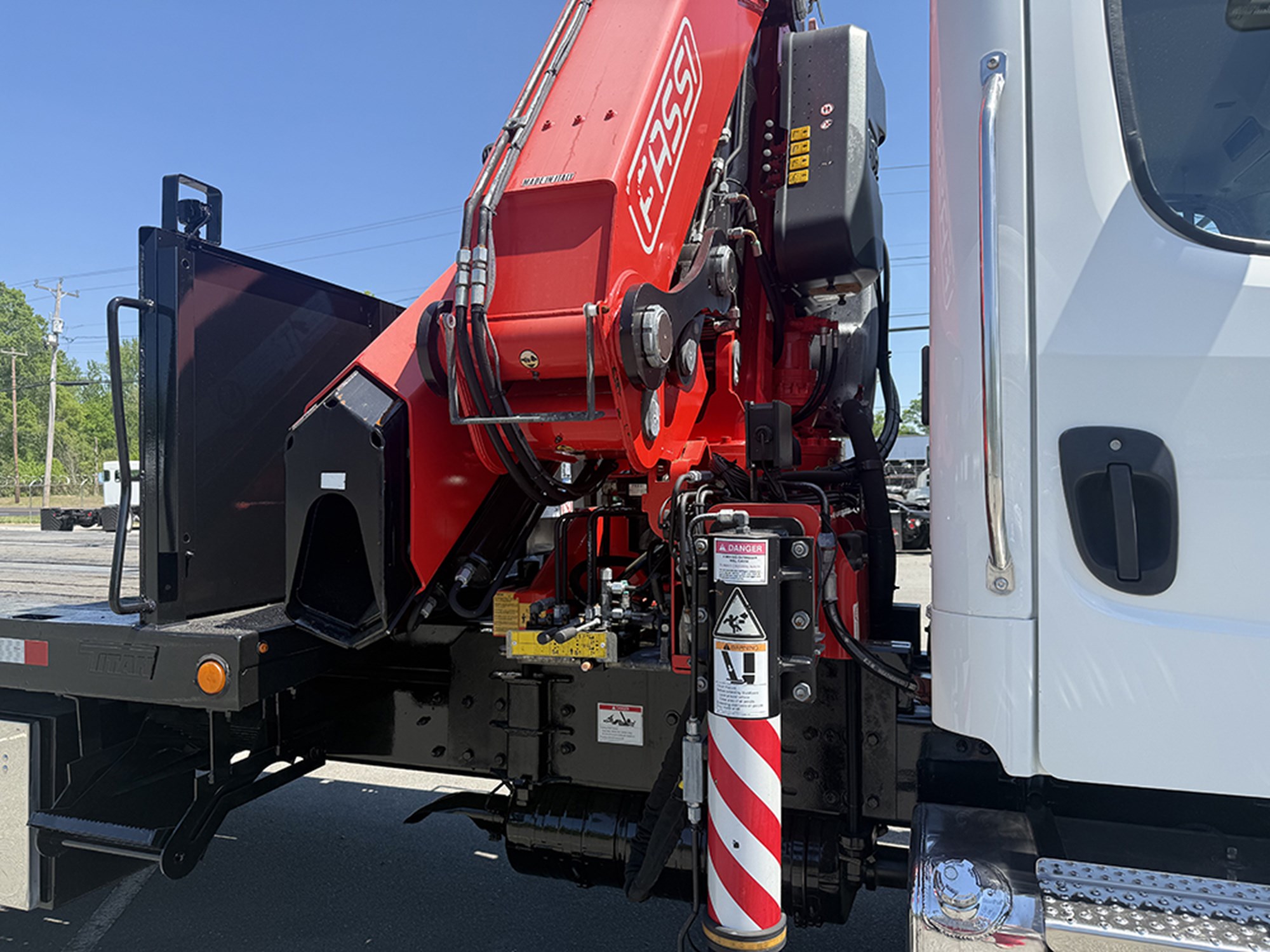 2018 Freightliner M2 - image 4 of 6