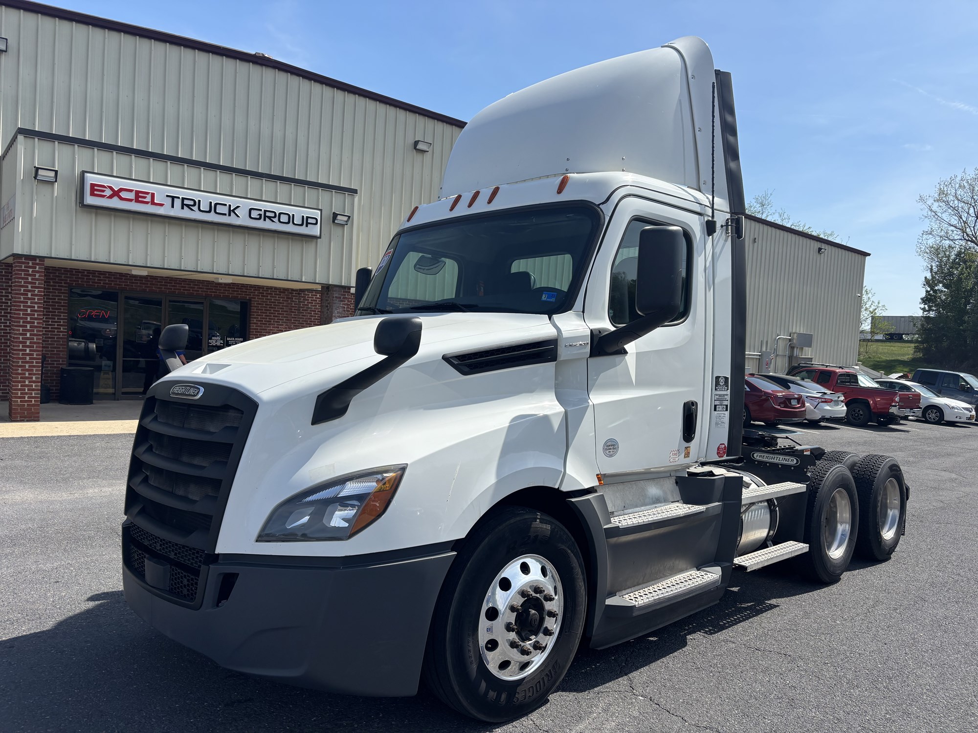 2020 Freightliner Cascadia 126 - image 1 of 6