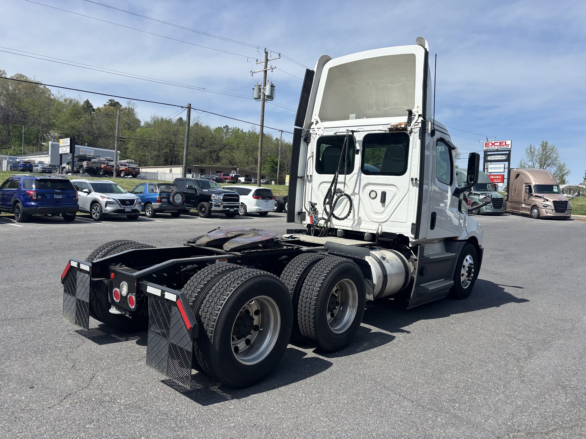 2020 Freightliner Cascadia 126 - image 4 of 6