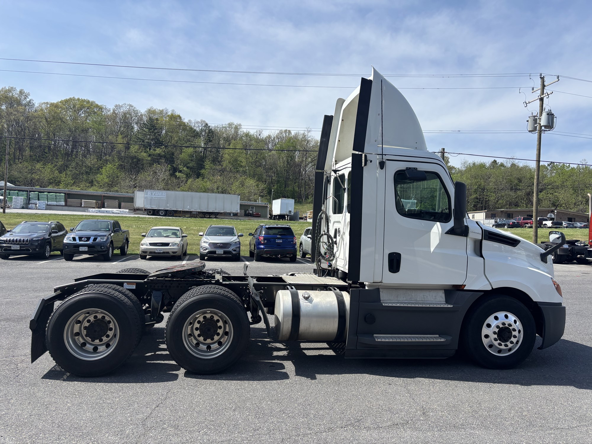 2020 Freightliner Cascadia 126 - image 5 of 6